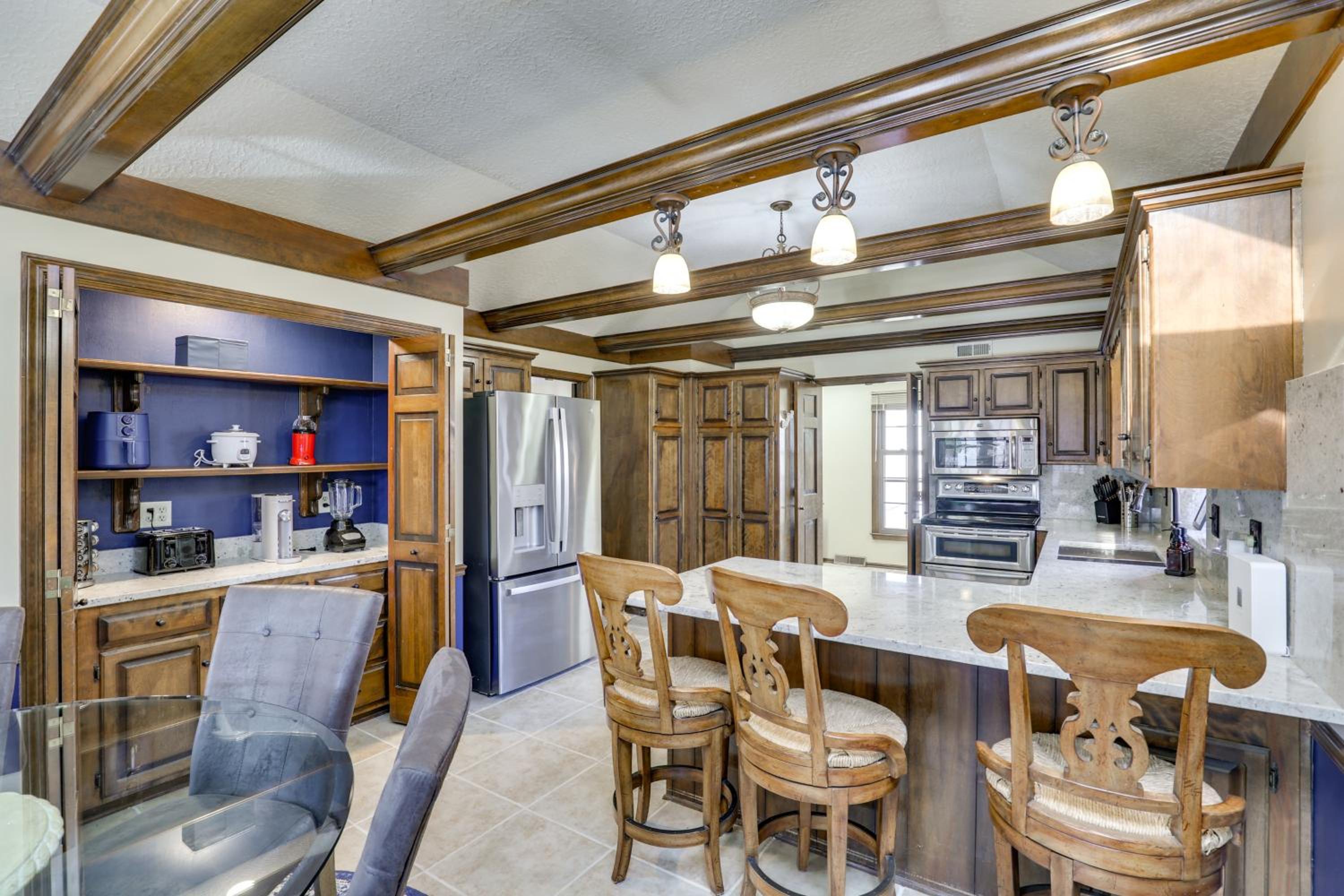 3,000-Sq-Ft Group Getaway with Pool Near Kansas City