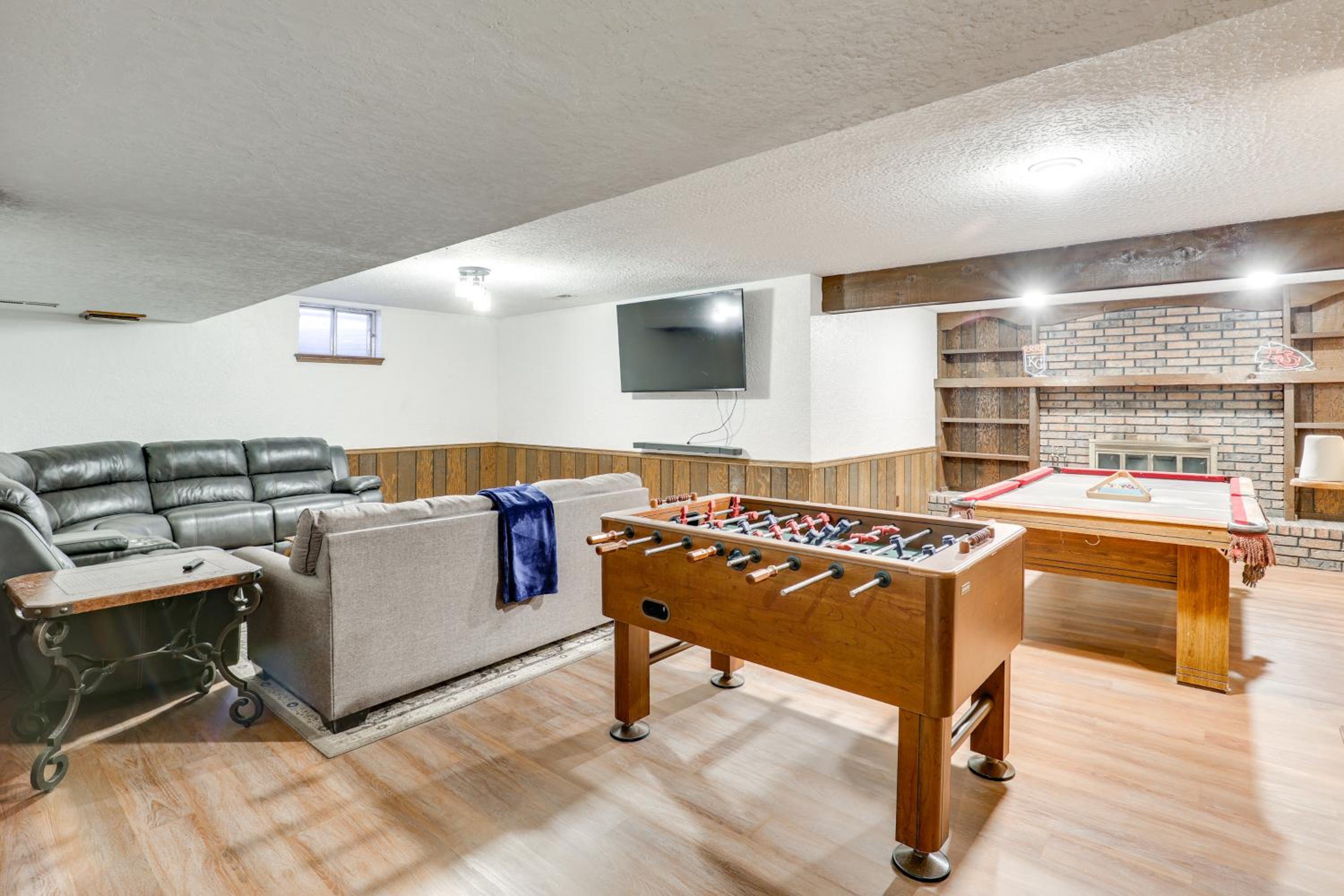 3,000-Sq-Ft Group Getaway with Pool Near Kansas City
