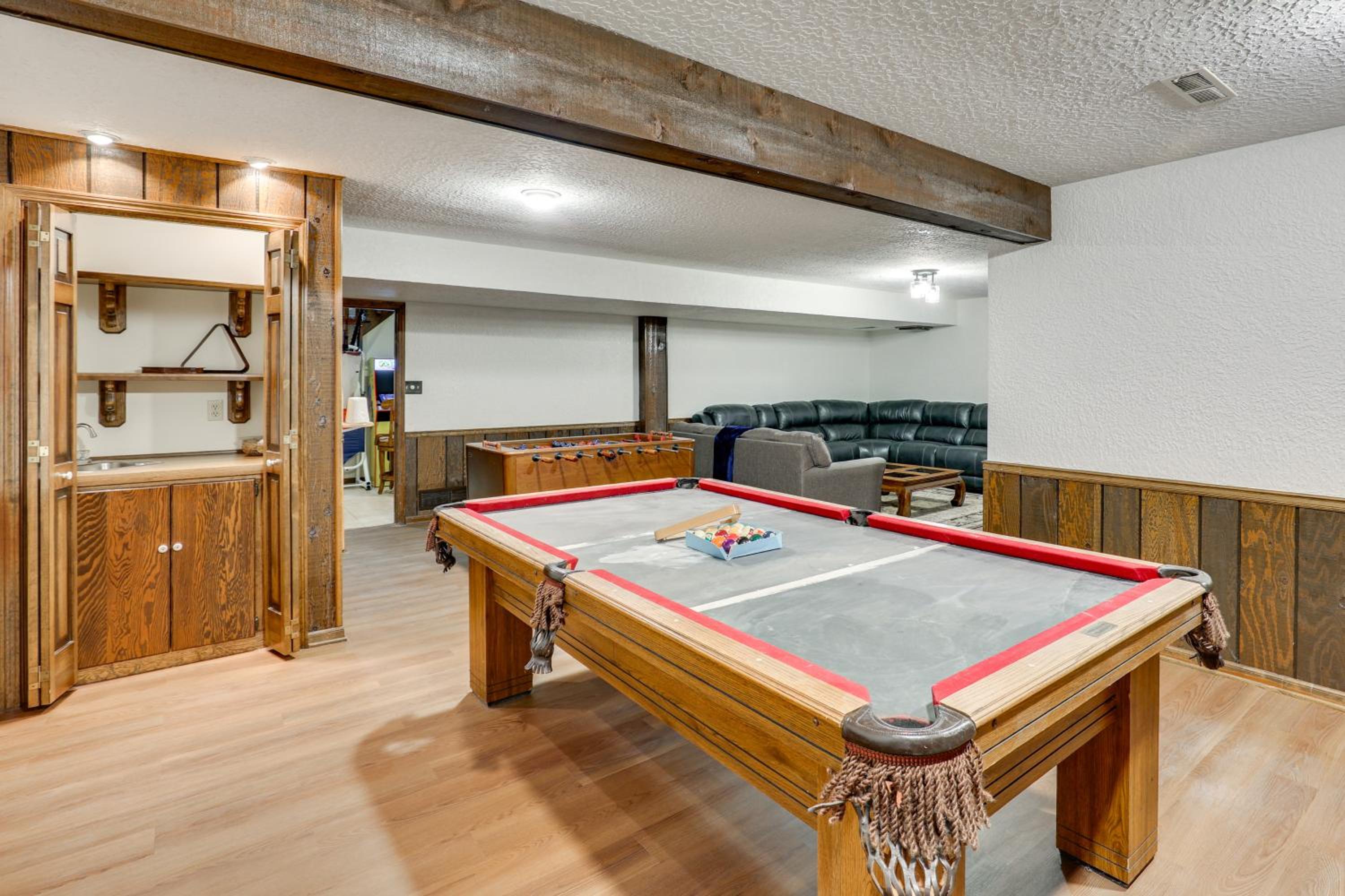 3,000-Sq-Ft Group Getaway with Pool Near Kansas City