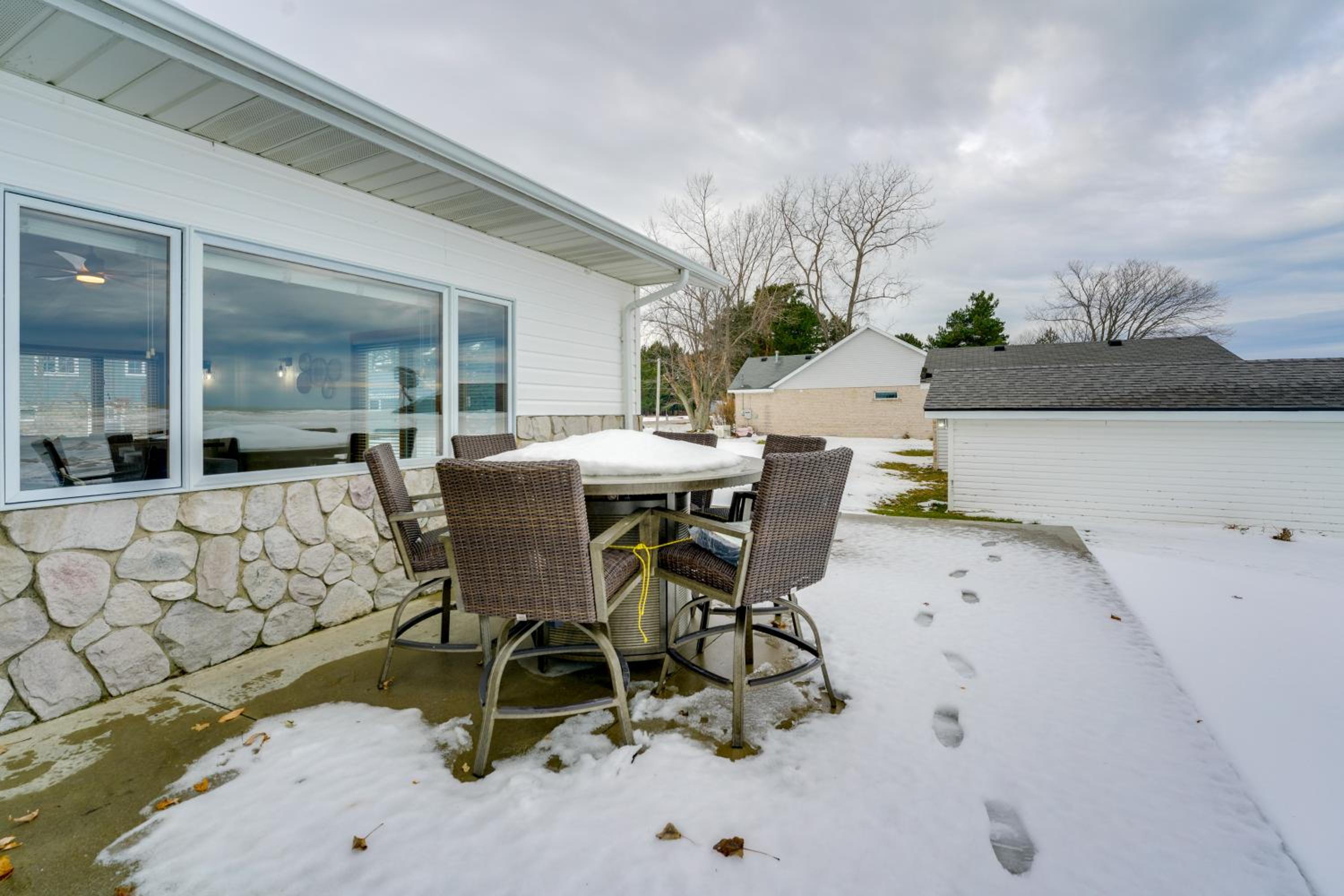 Waterfront Lake Huron Getaway w/ Private Beach