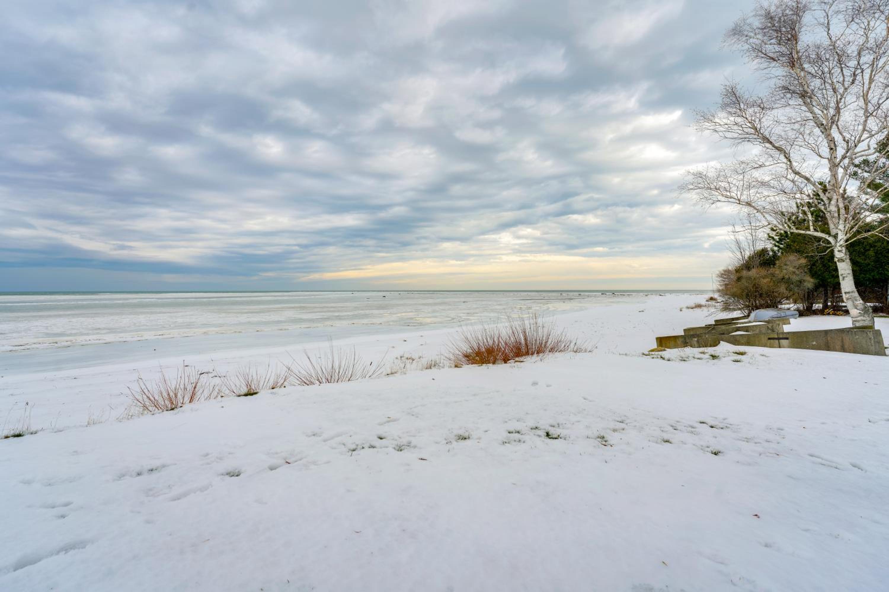 Waterfront Lake Huron Getaway w/ Private Beach