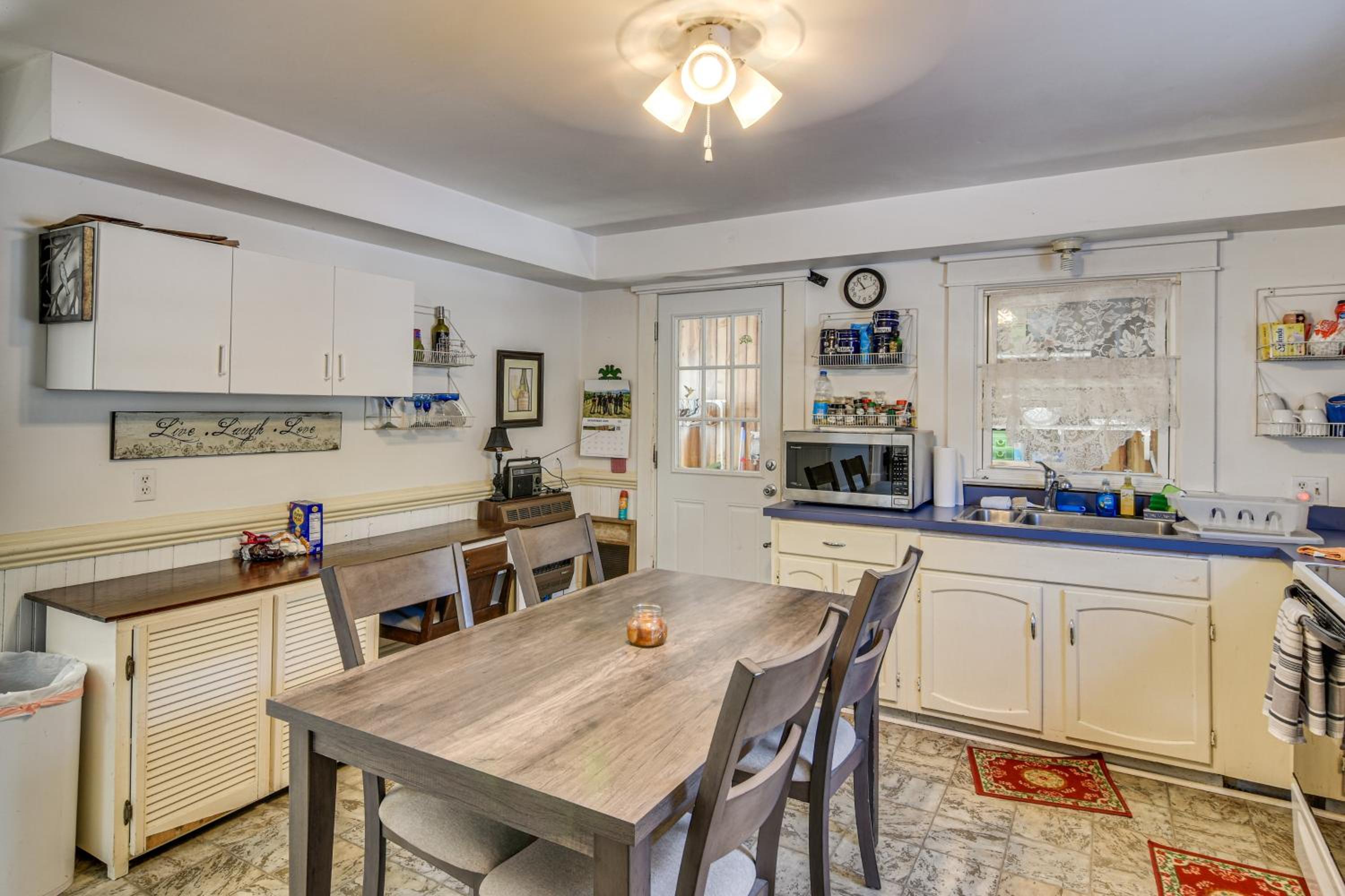 The Mountain House Inn Montebello Stay By Trails