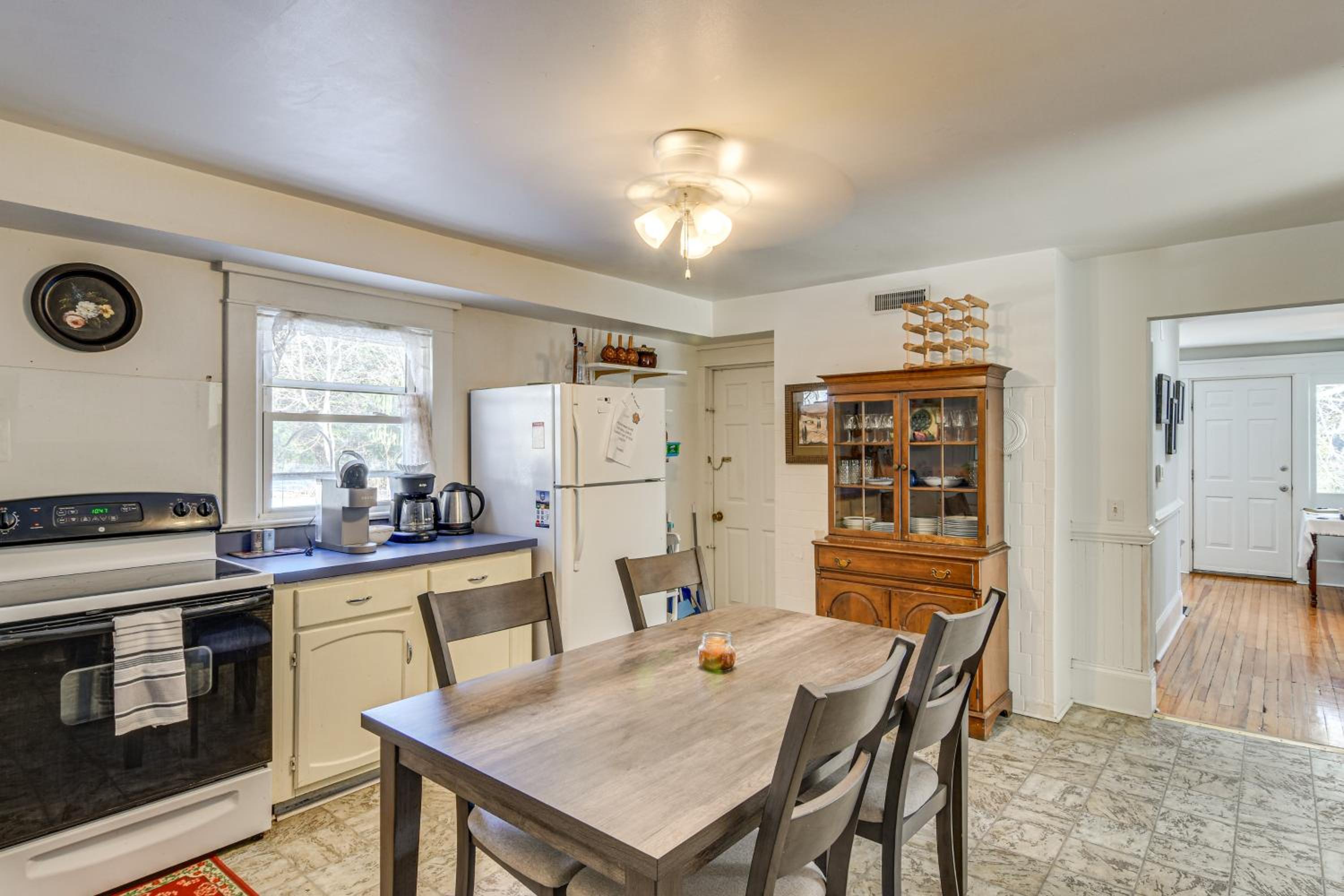 The Mountain House Inn Montebello Stay By Trails