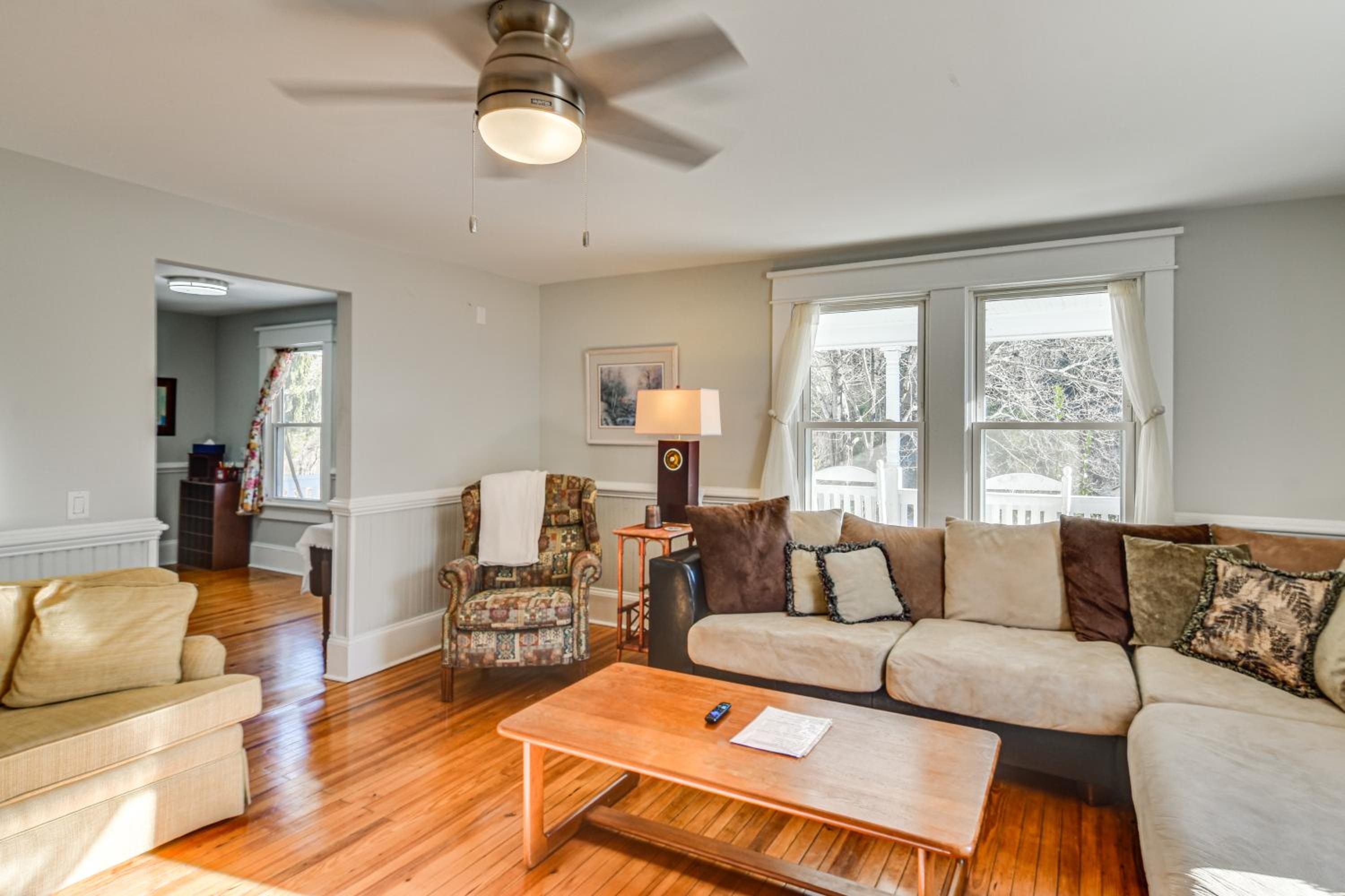 The Mountain House Inn Montebello Stay By Trails