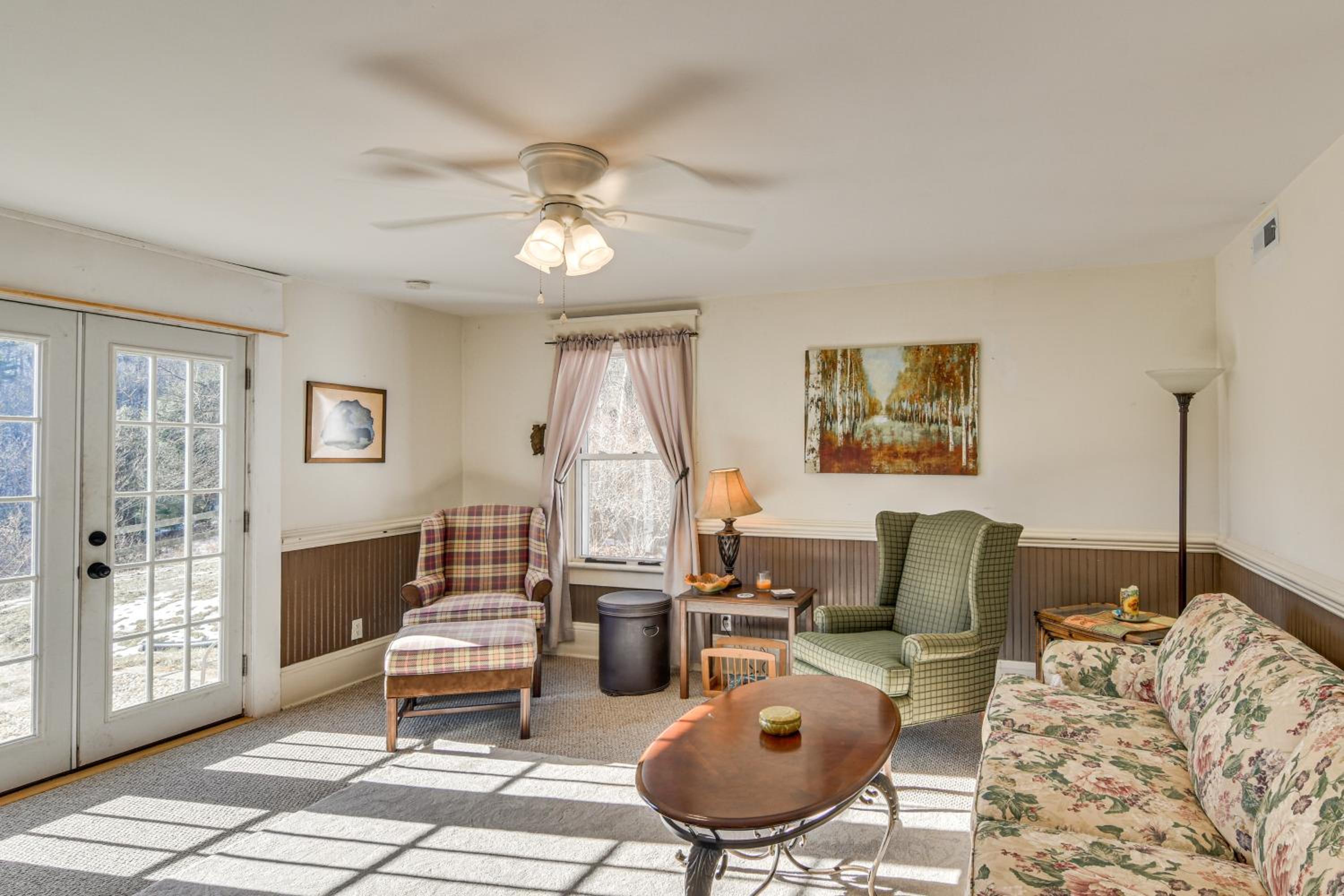 The Mountain House Inn Montebello Stay By Trails