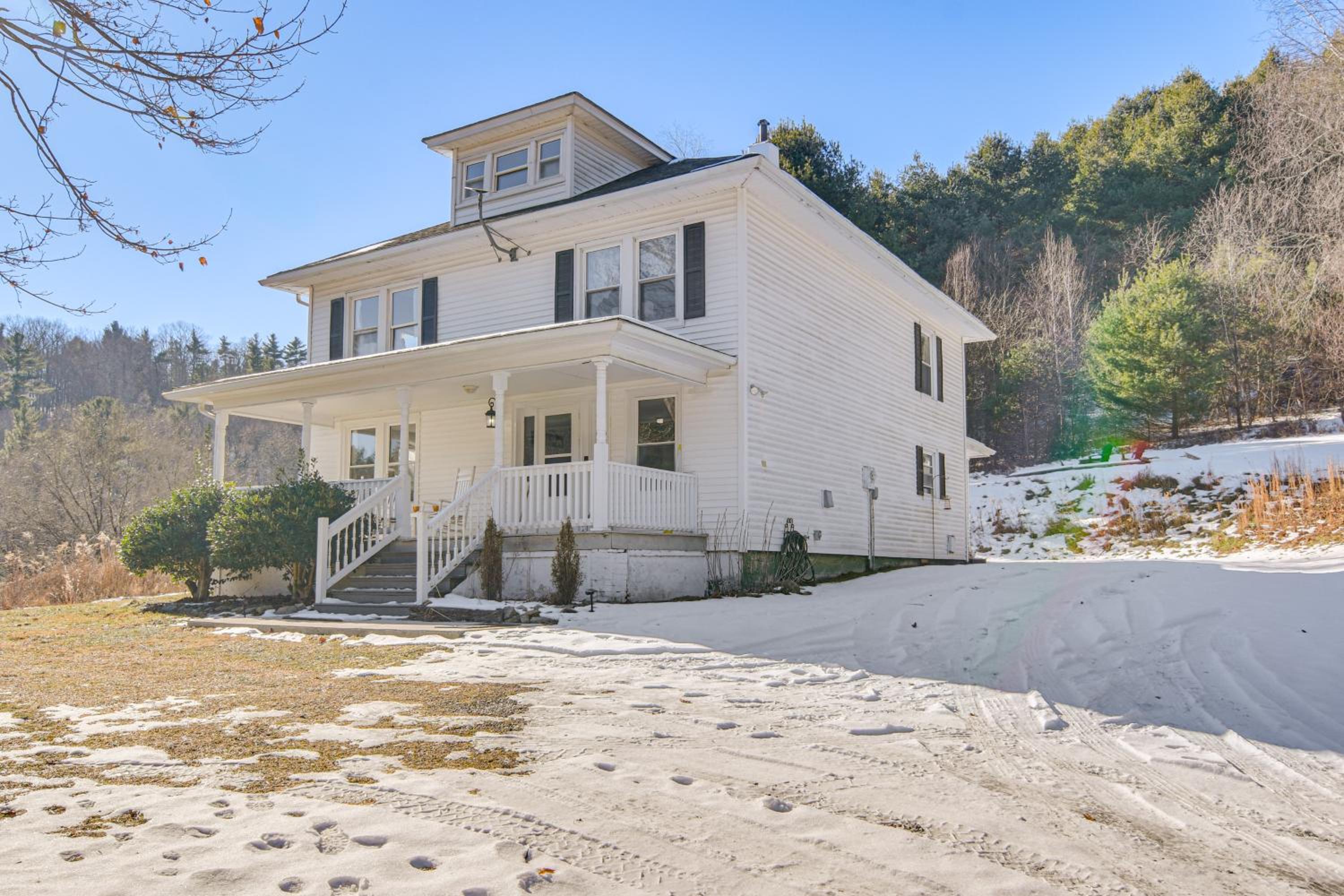 The Mountain House Inn Montebello Stay By Trails
