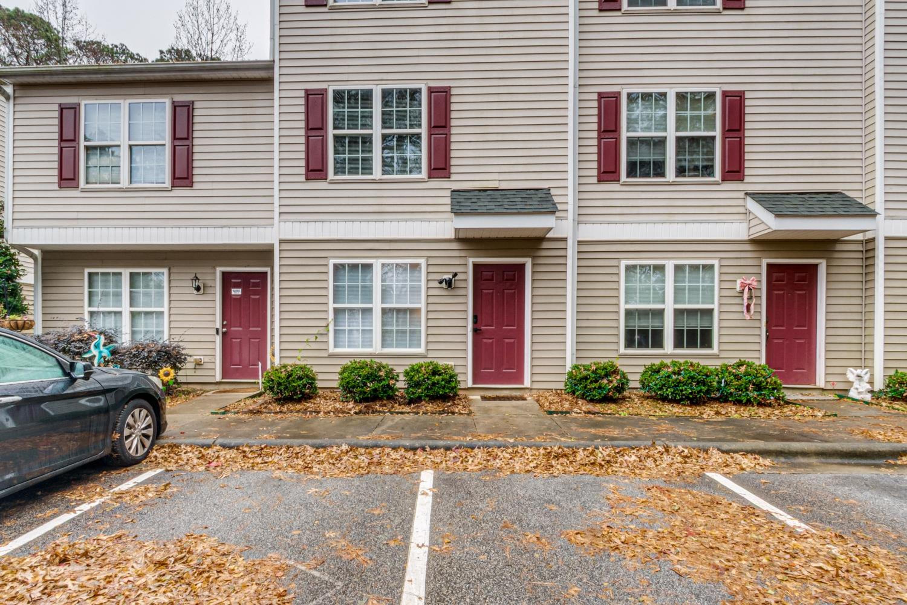 2 Mi to Lenovo Center Dog-Friendly Getaway