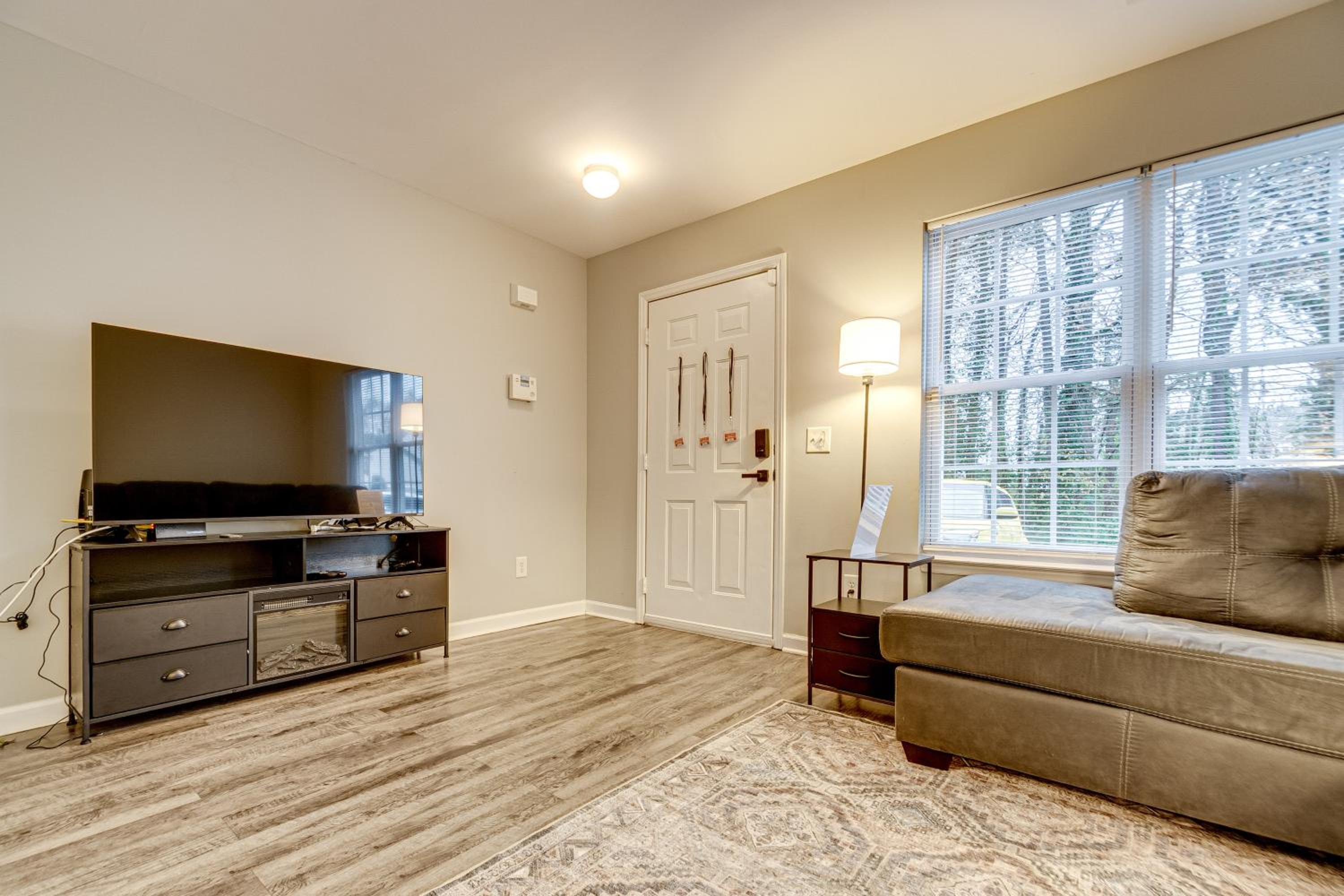 2 Mi to Lenovo Center Dog-Friendly Getaway