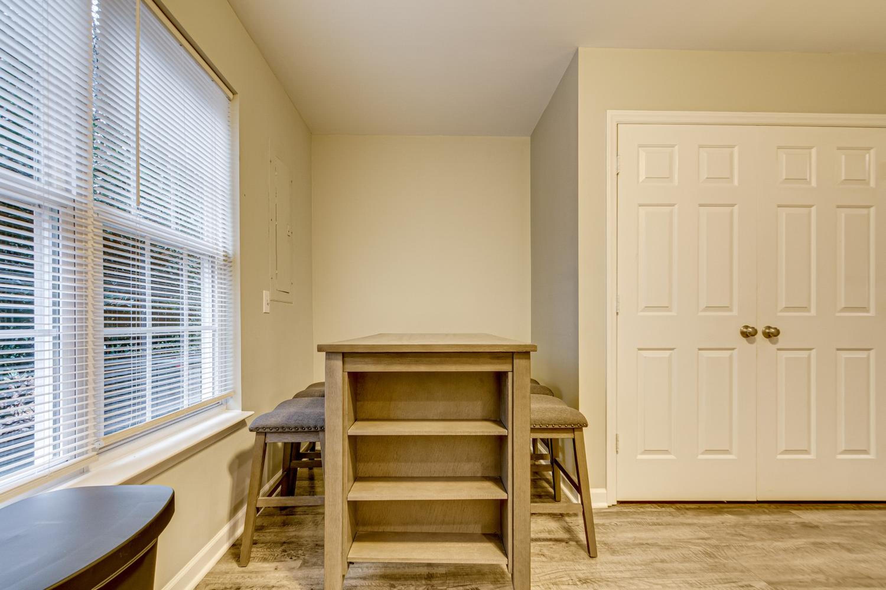 2 Mi to Lenovo Center Dog-Friendly Getaway
