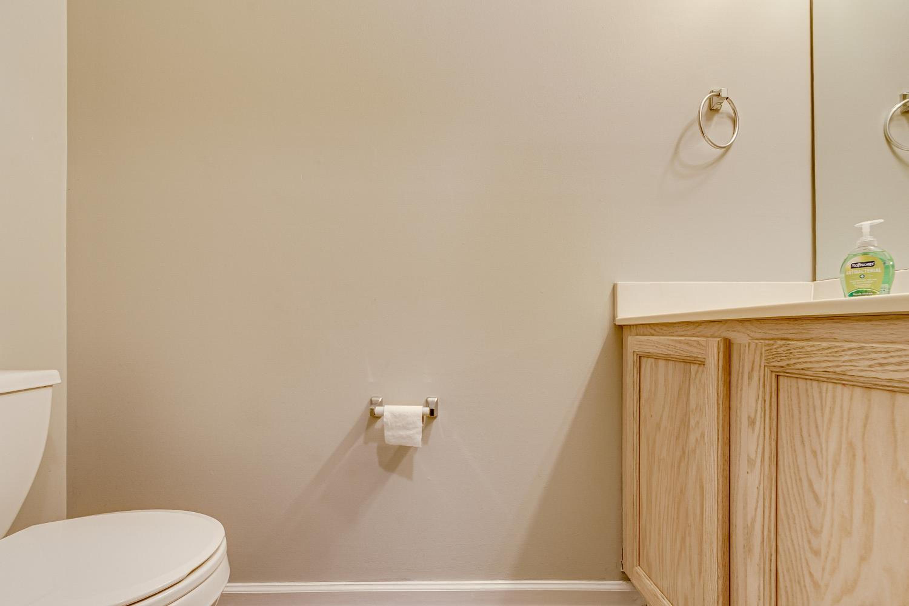 2 Mi to Lenovo Center Dog-Friendly Getaway