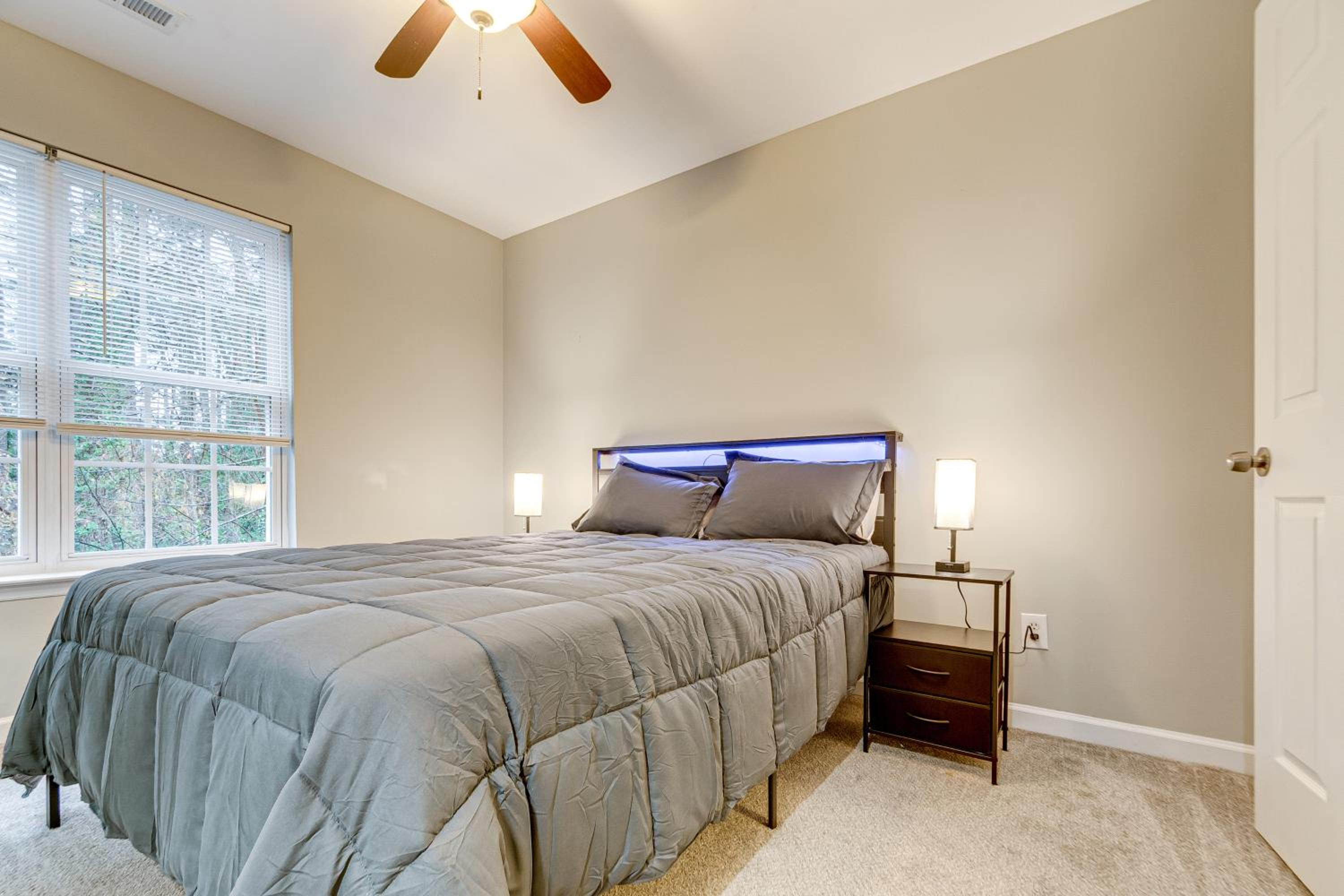 2 Mi to Lenovo Center Dog-Friendly Getaway