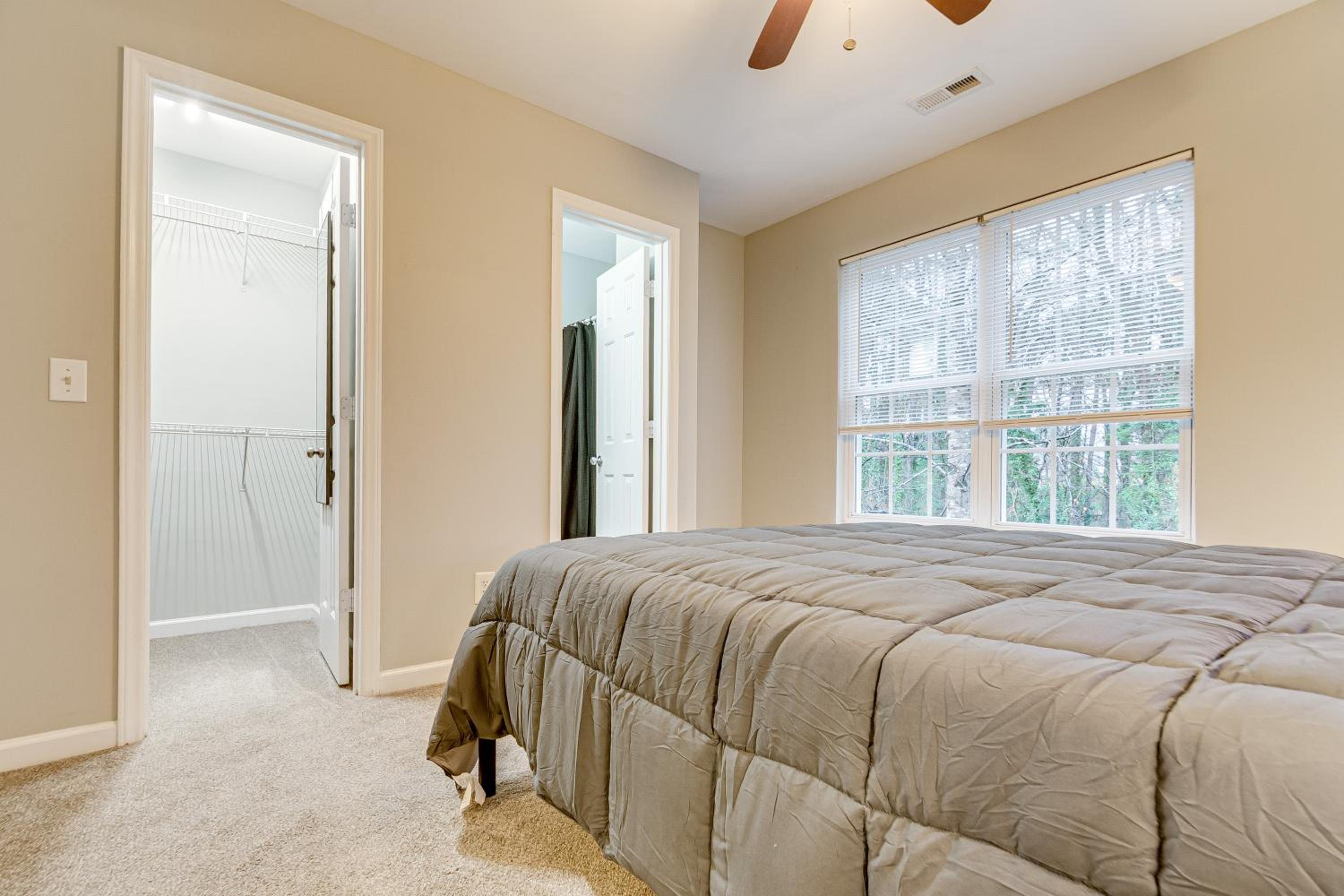 2 Mi to Lenovo Center Dog-Friendly Getaway