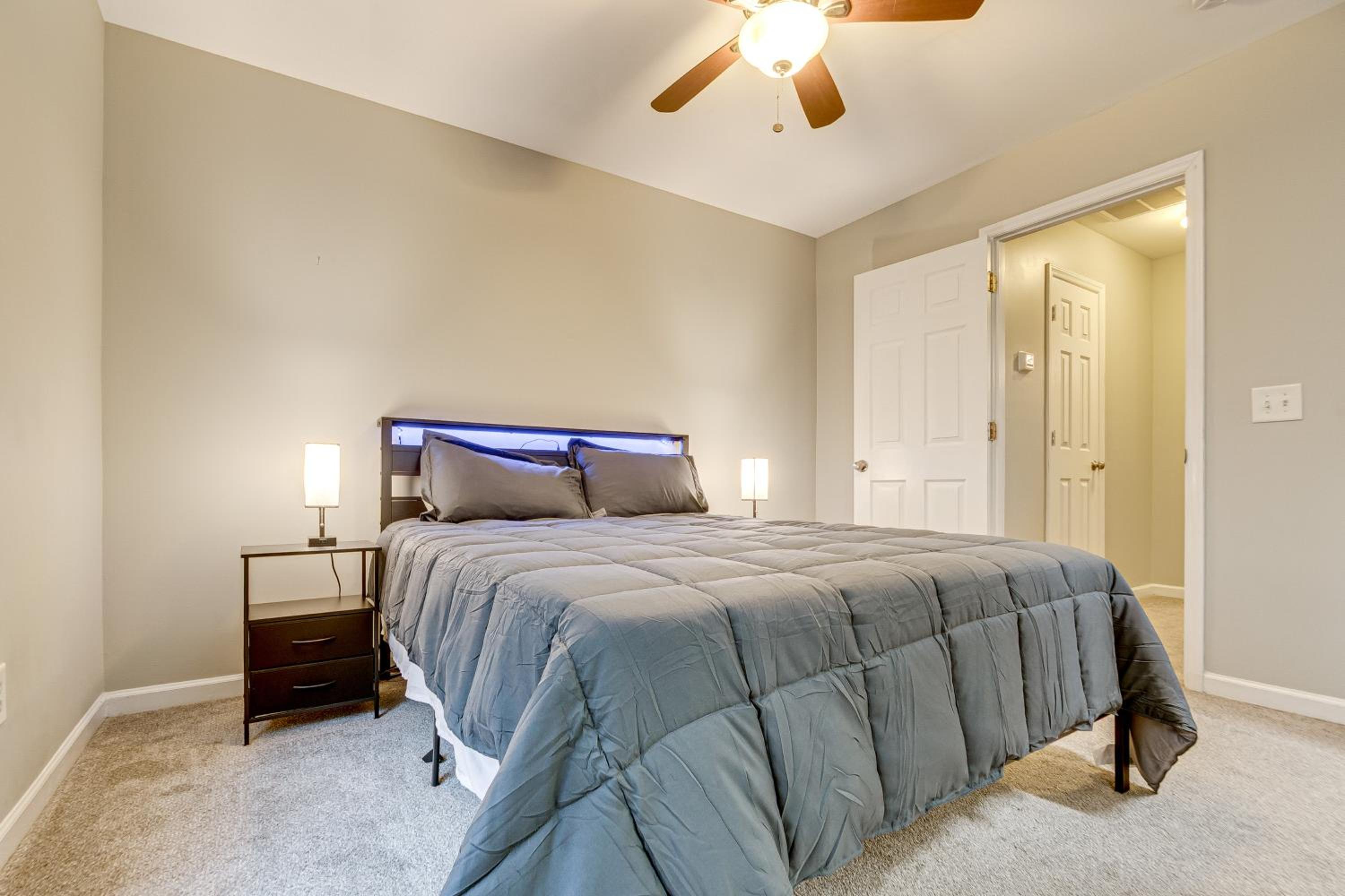 2 Mi to Lenovo Center Dog-Friendly Getaway