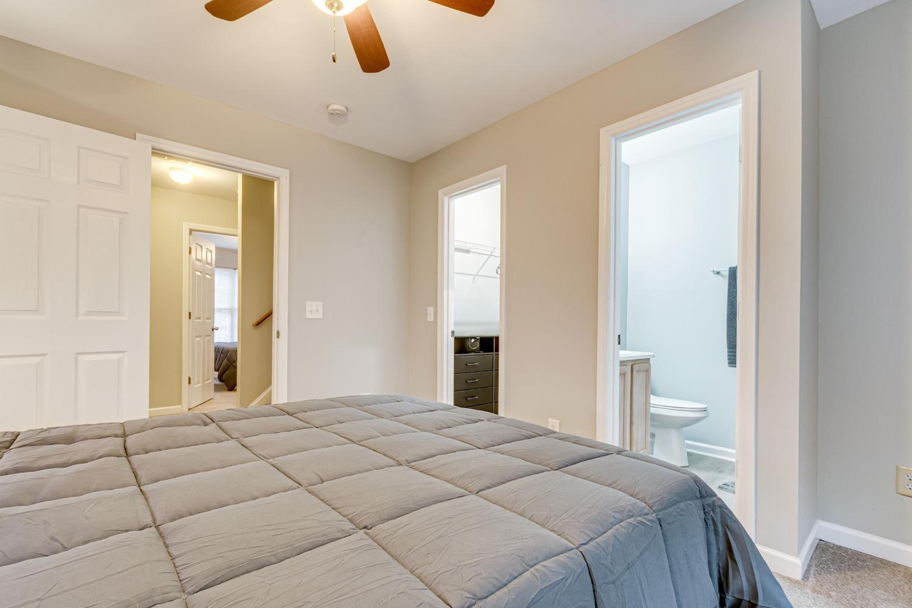 2 Mi to Lenovo Center Dog-Friendly Getaway