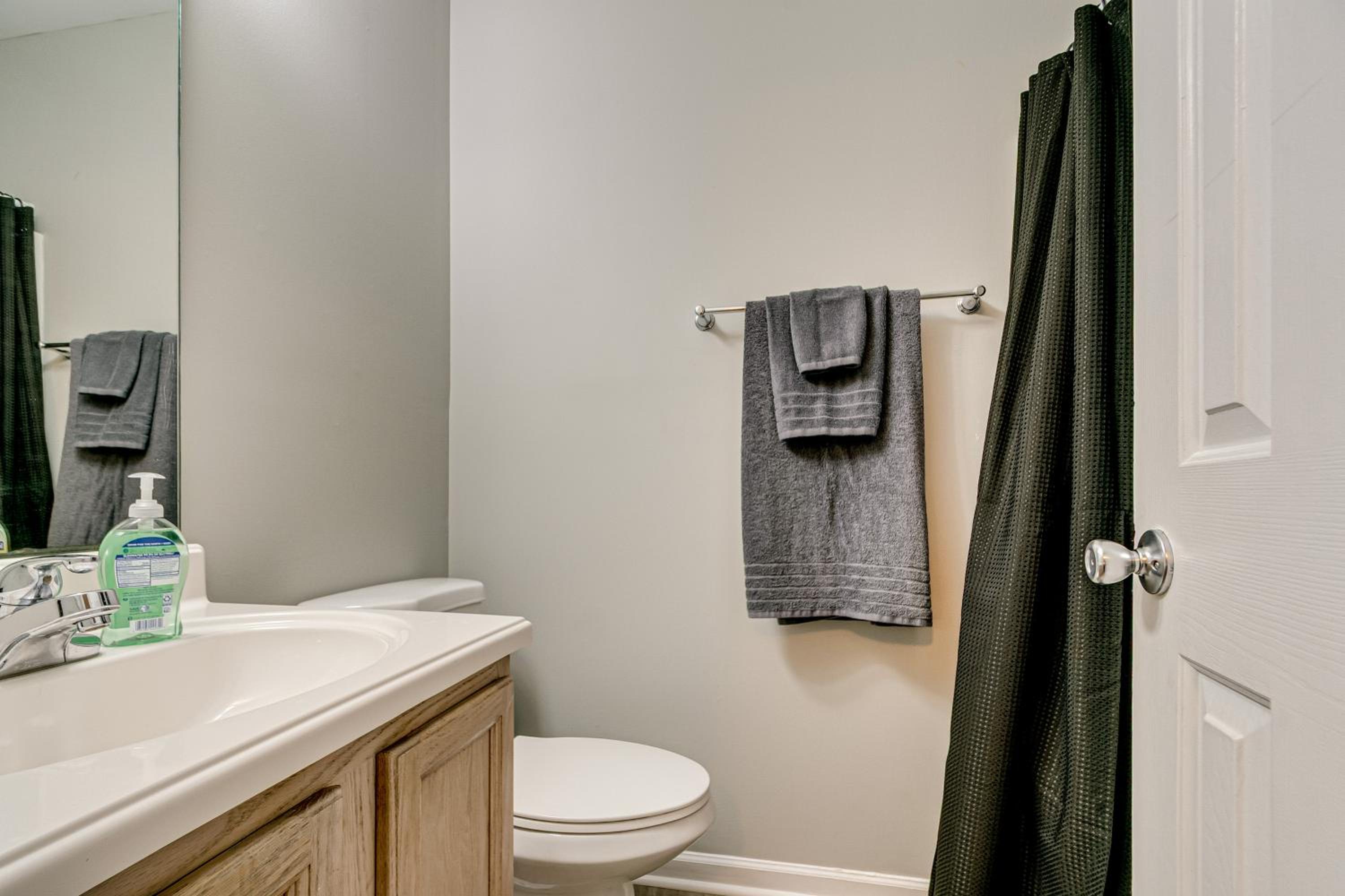 2 Mi to Lenovo Center Dog-Friendly Getaway