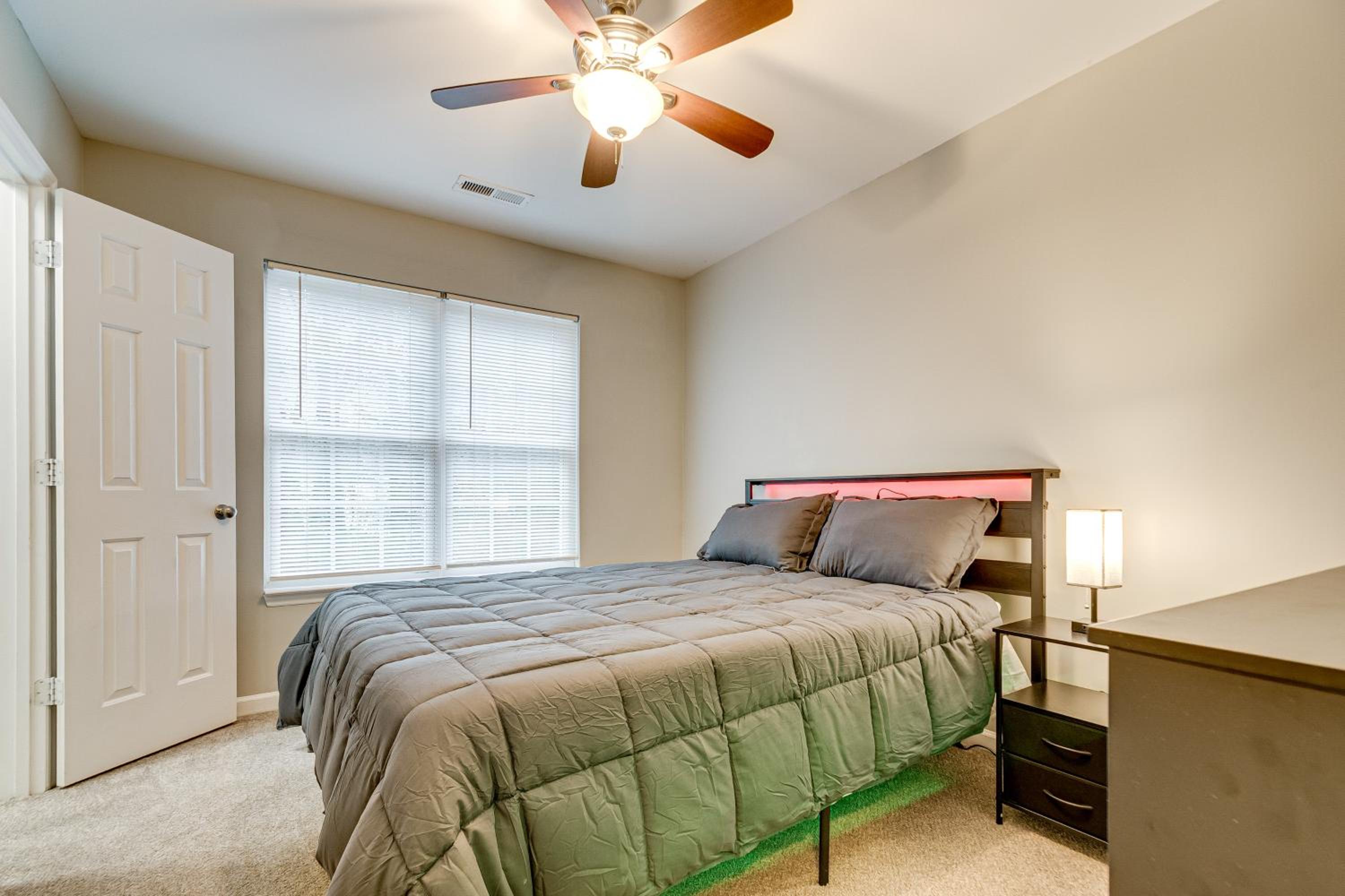 2 Mi to Lenovo Center Dog-Friendly Getaway