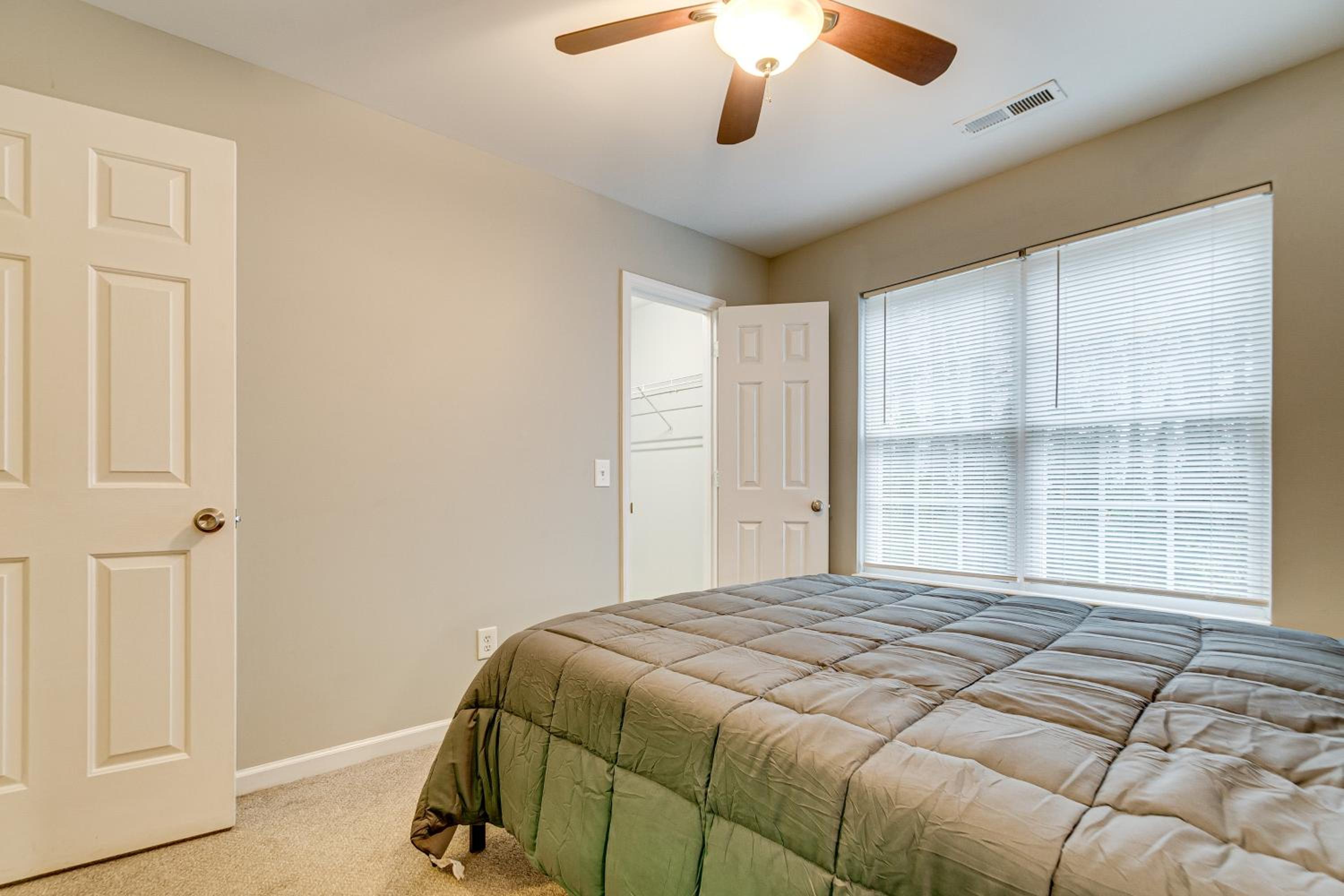 2 Mi to Lenovo Center Dog-Friendly Getaway