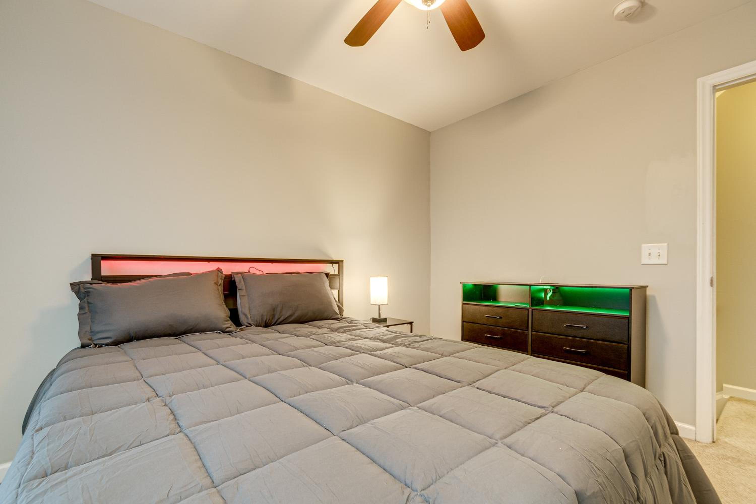 2 Mi to Lenovo Center Dog-Friendly Getaway