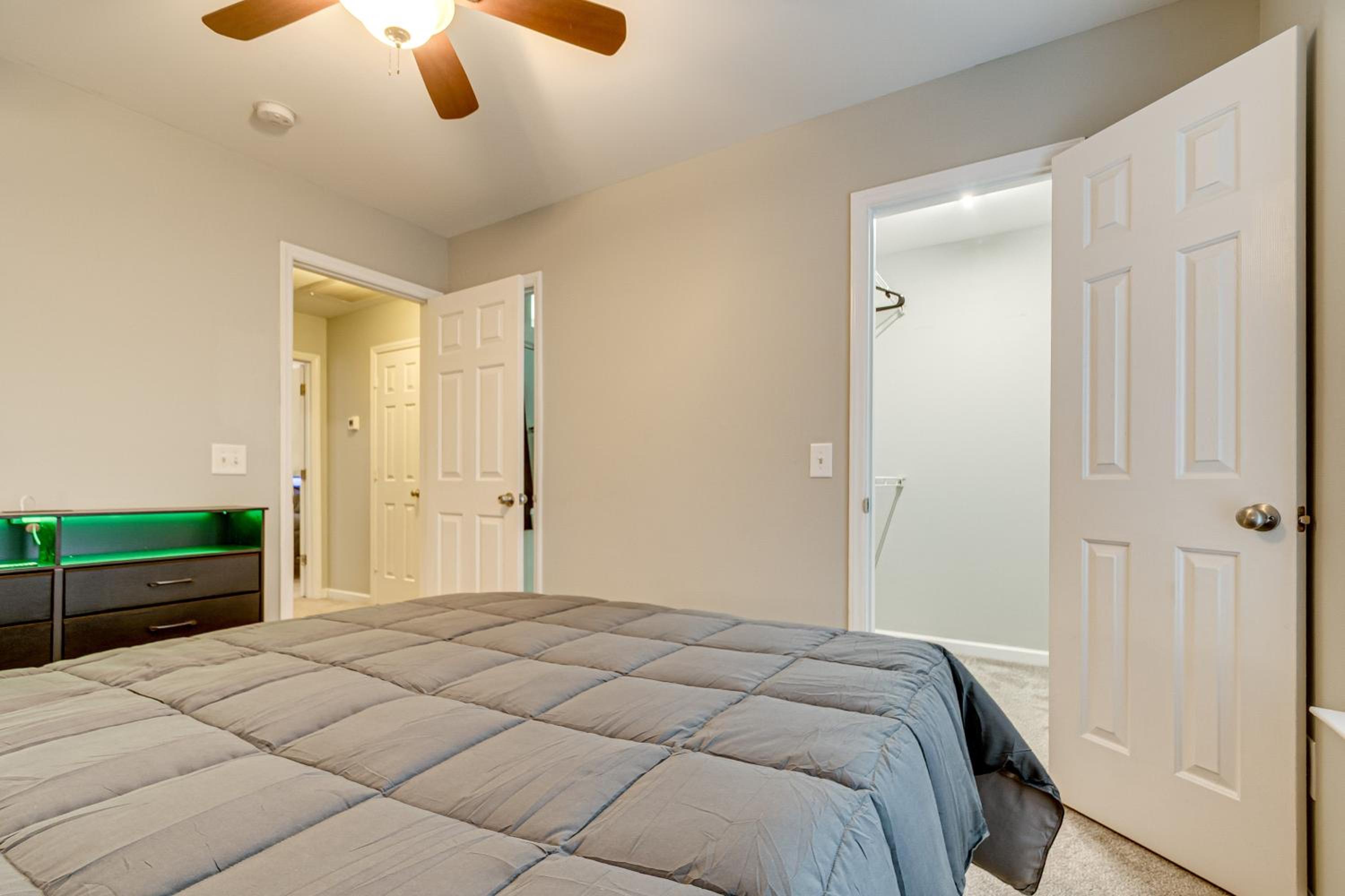 2 Mi to Lenovo Center Dog-Friendly Getaway