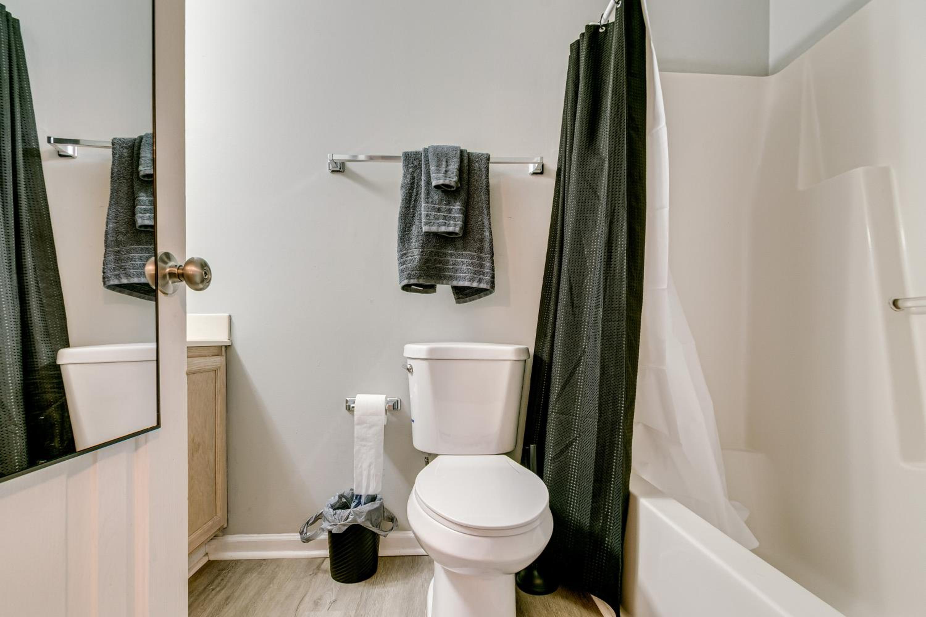 2 Mi to Lenovo Center Dog-Friendly Getaway