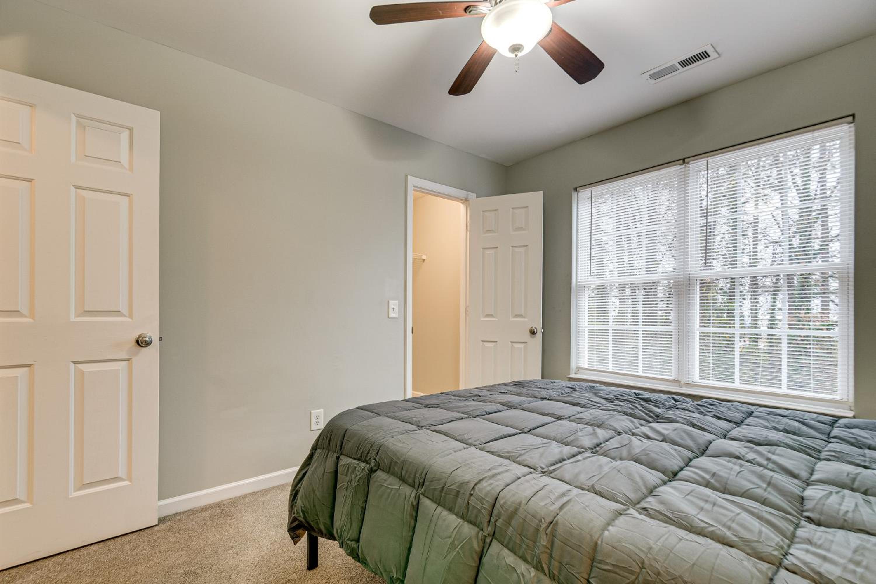 2 Mi to Lenovo Center Dog-Friendly Getaway