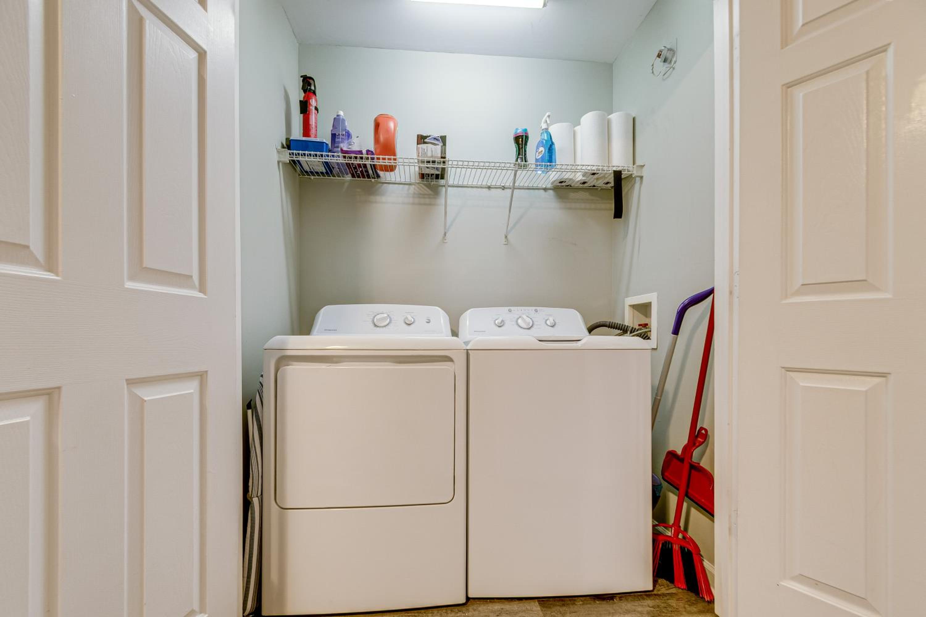 2 Mi to Lenovo Center Dog-Friendly Getaway