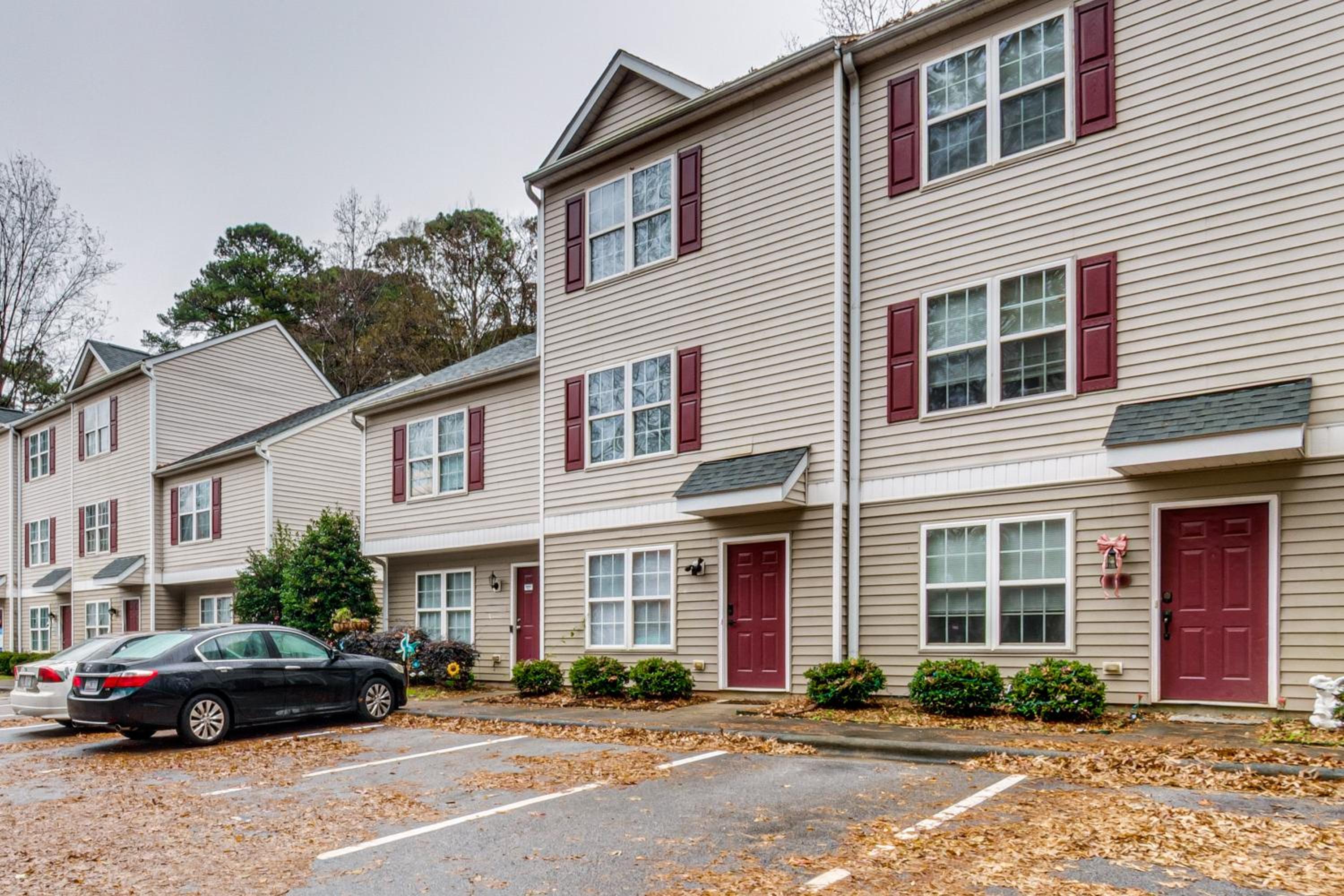 2 Mi to Lenovo Center Dog-Friendly Getaway