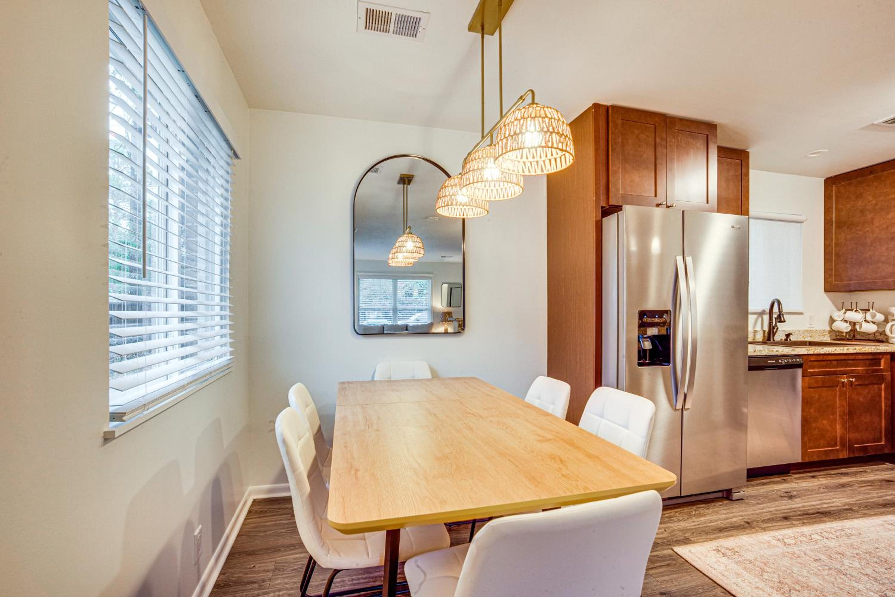Relax Fireside Family Home 6 Mi to Dtwn Beaufort!