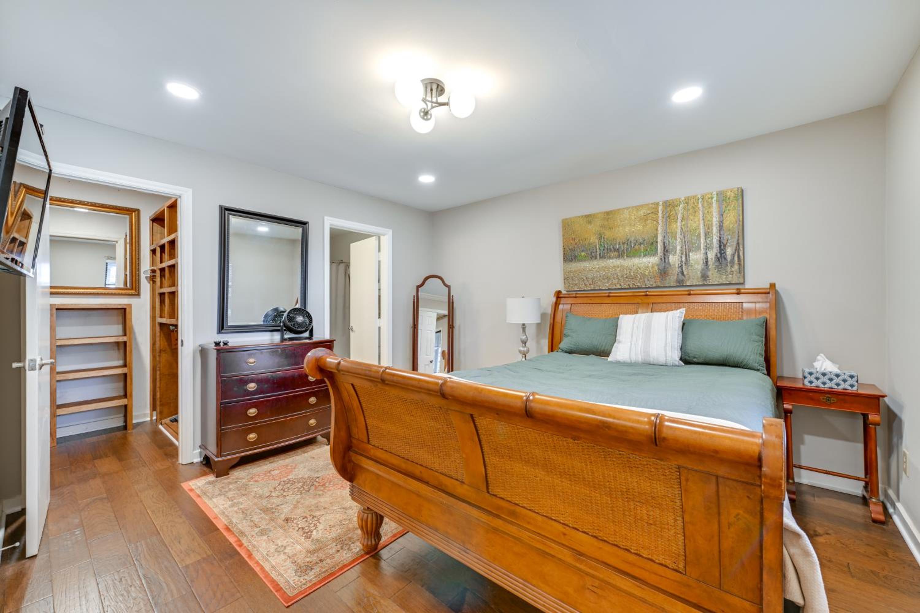 1 Mi to BOA Stadium! Walkable Condo with Porch