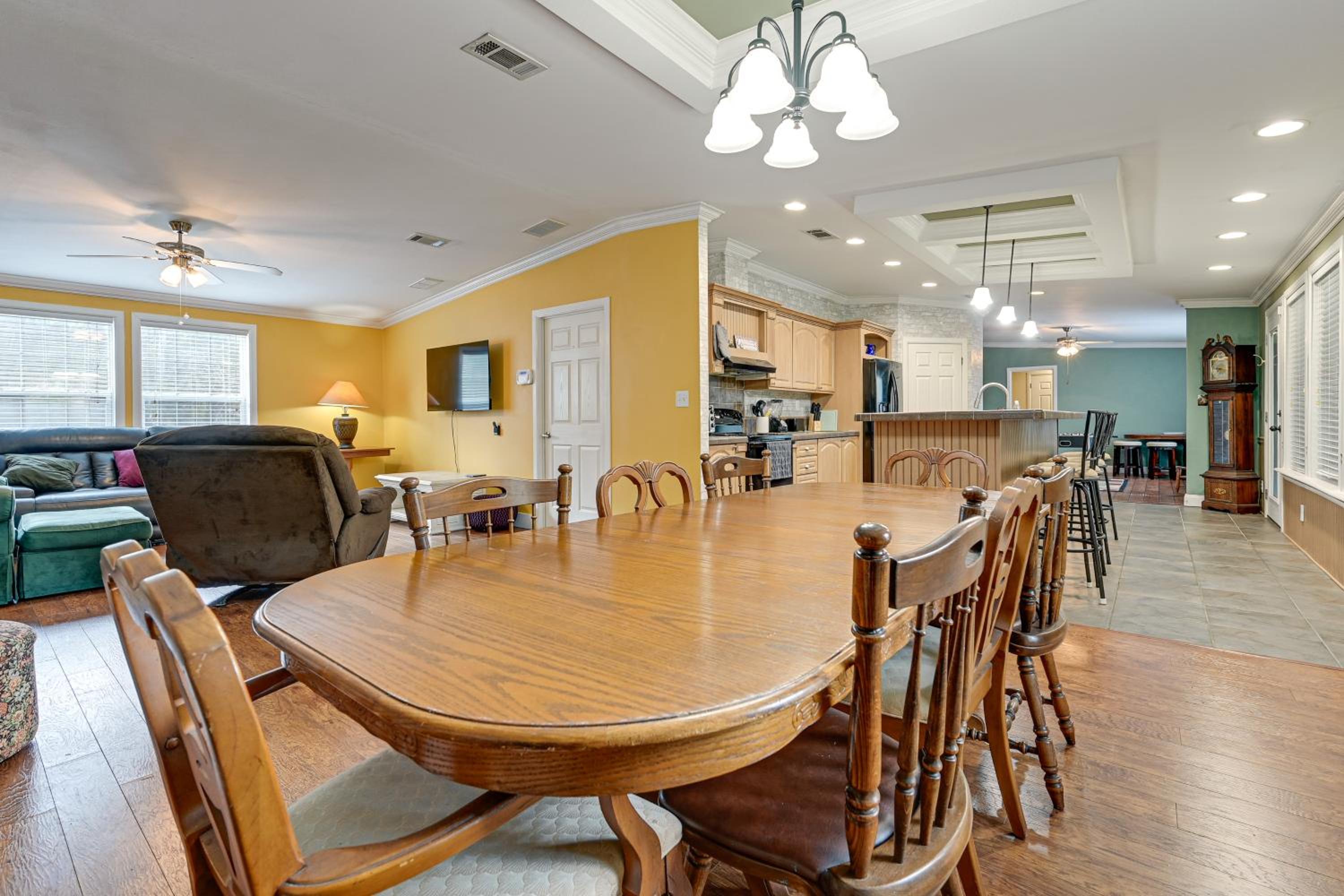 Weeki Wachee Family Getaway Canal-Front Home