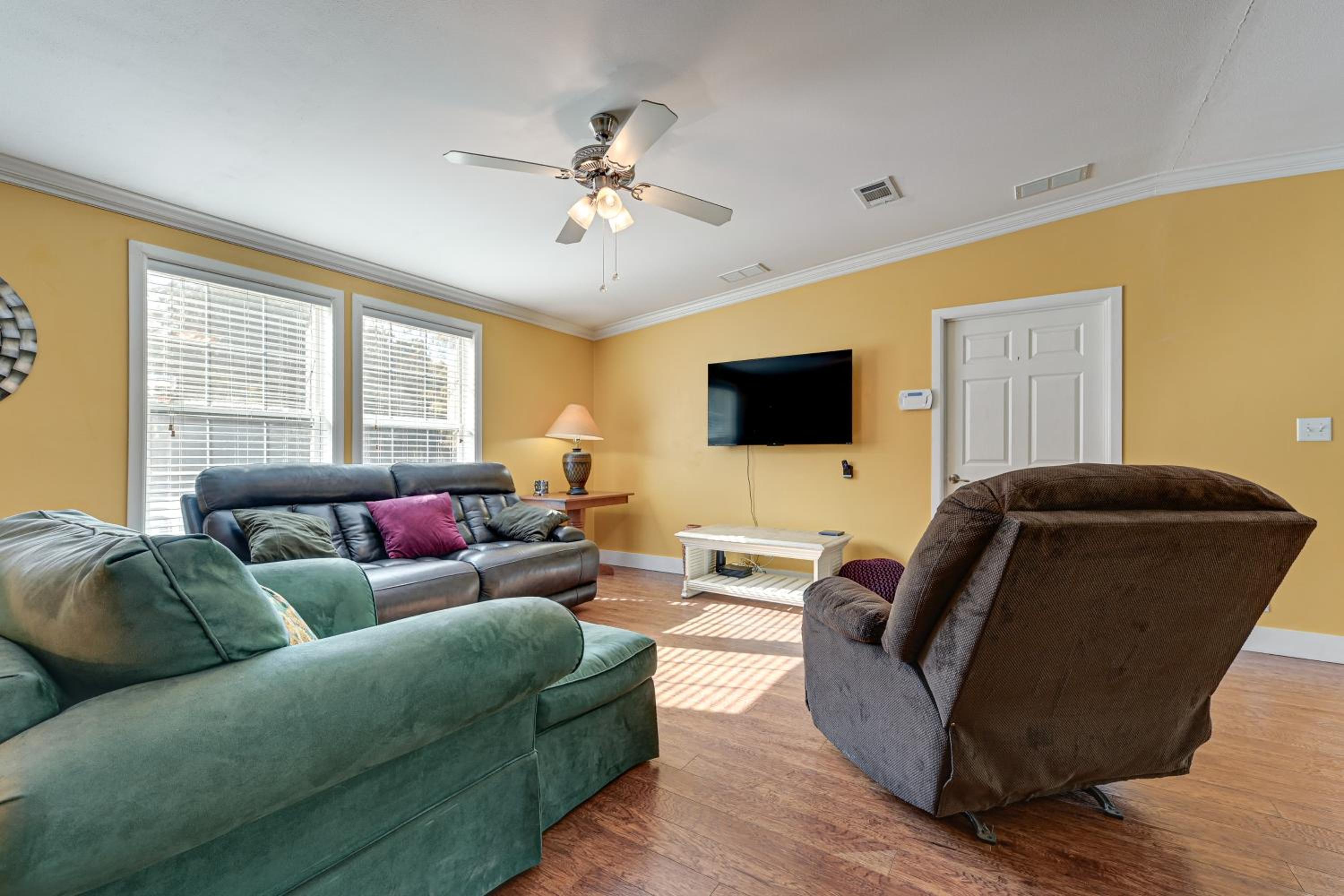 Weeki Wachee Family Getaway Canal-Front Home