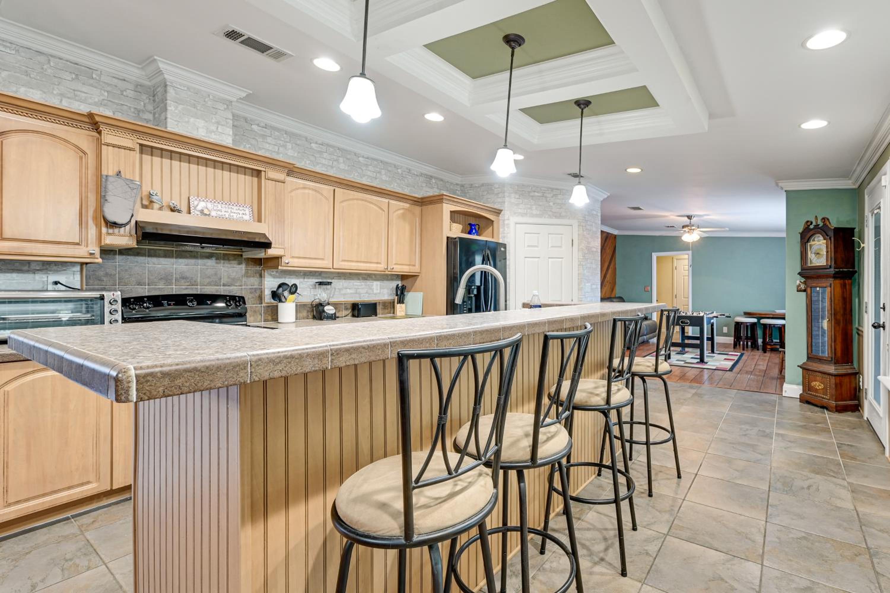 Weeki Wachee Family Getaway Canal-Front Home