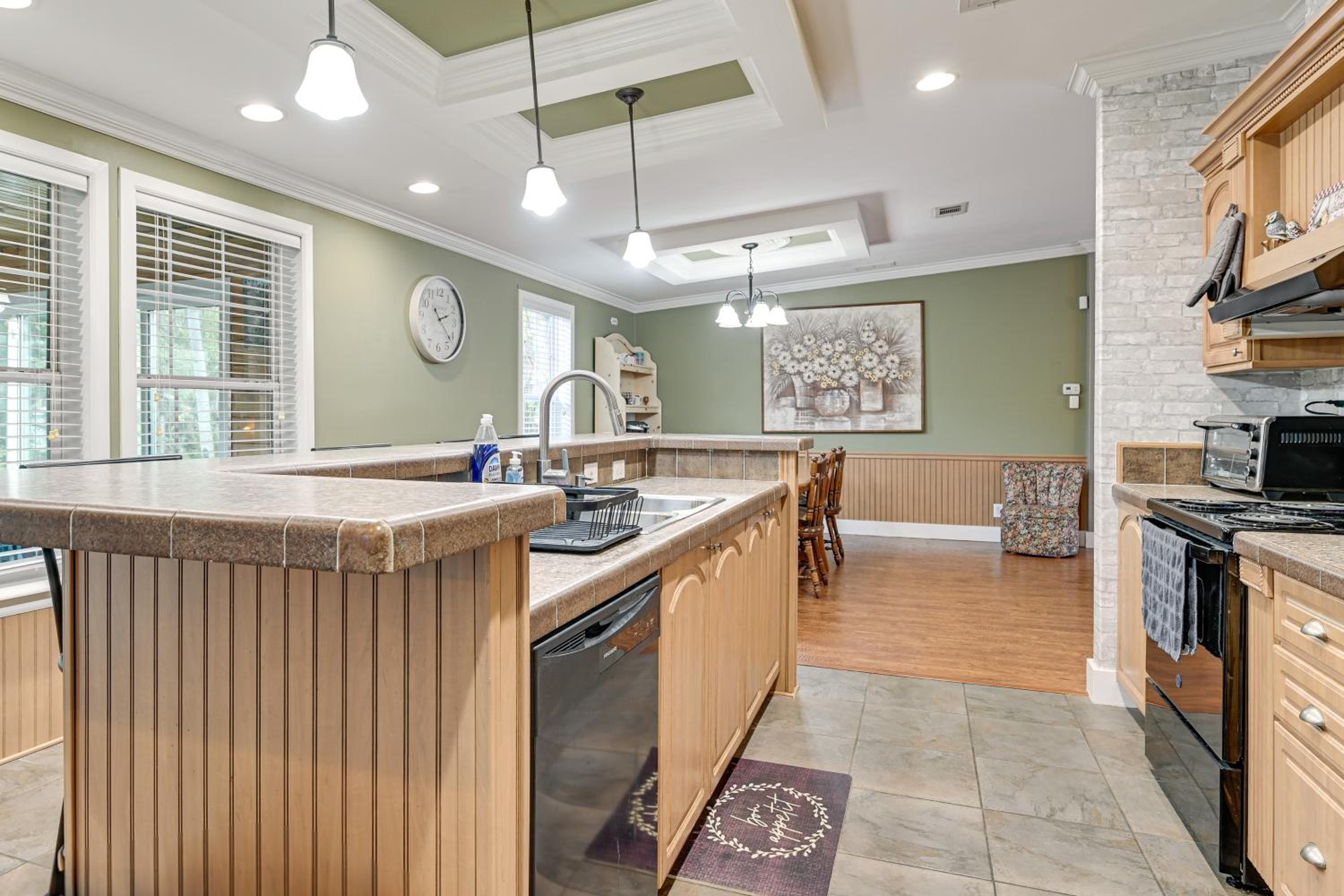 Weeki Wachee Family Getaway Canal-Front Home