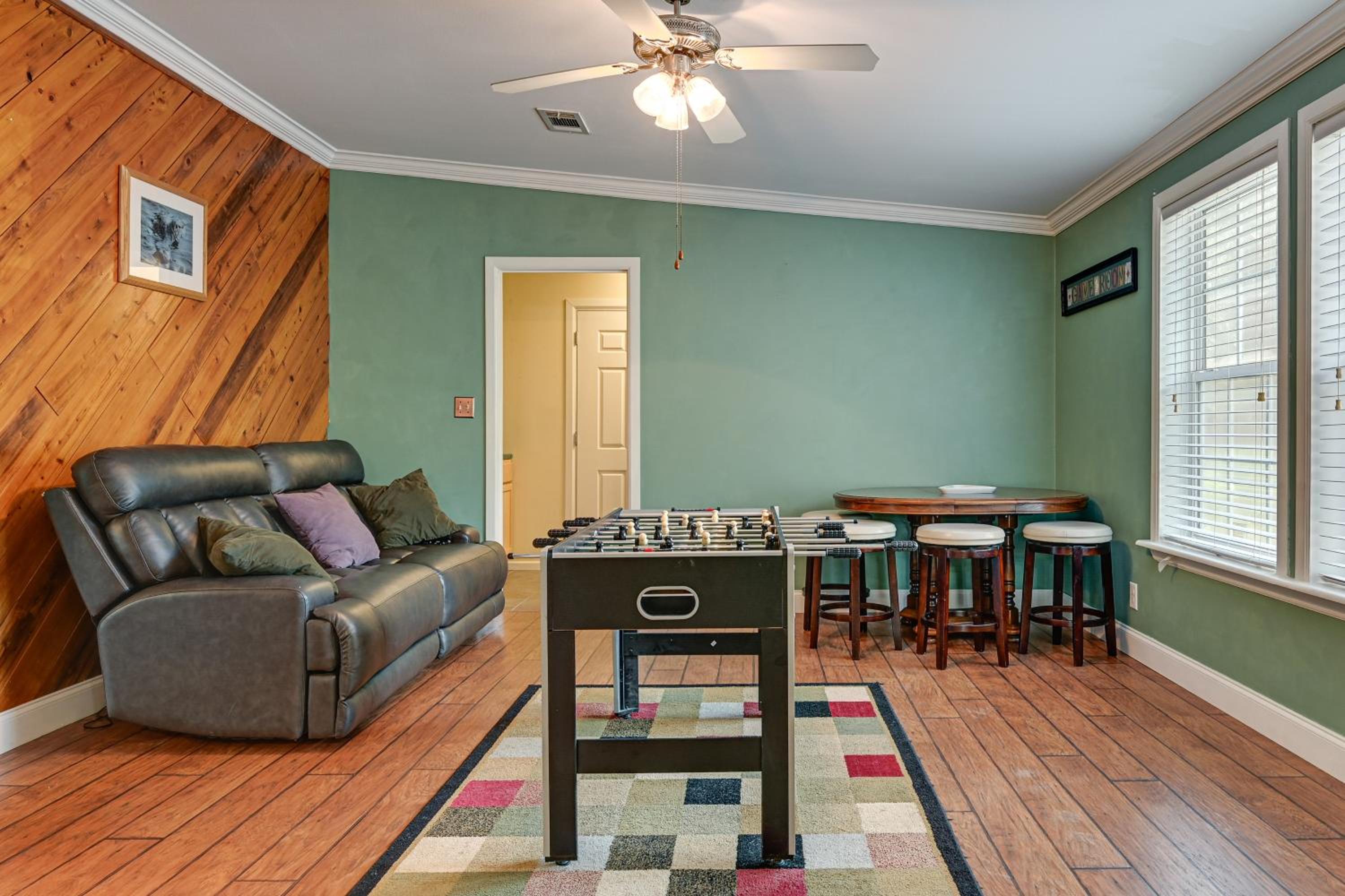 Weeki Wachee Family Getaway Canal-Front Home
