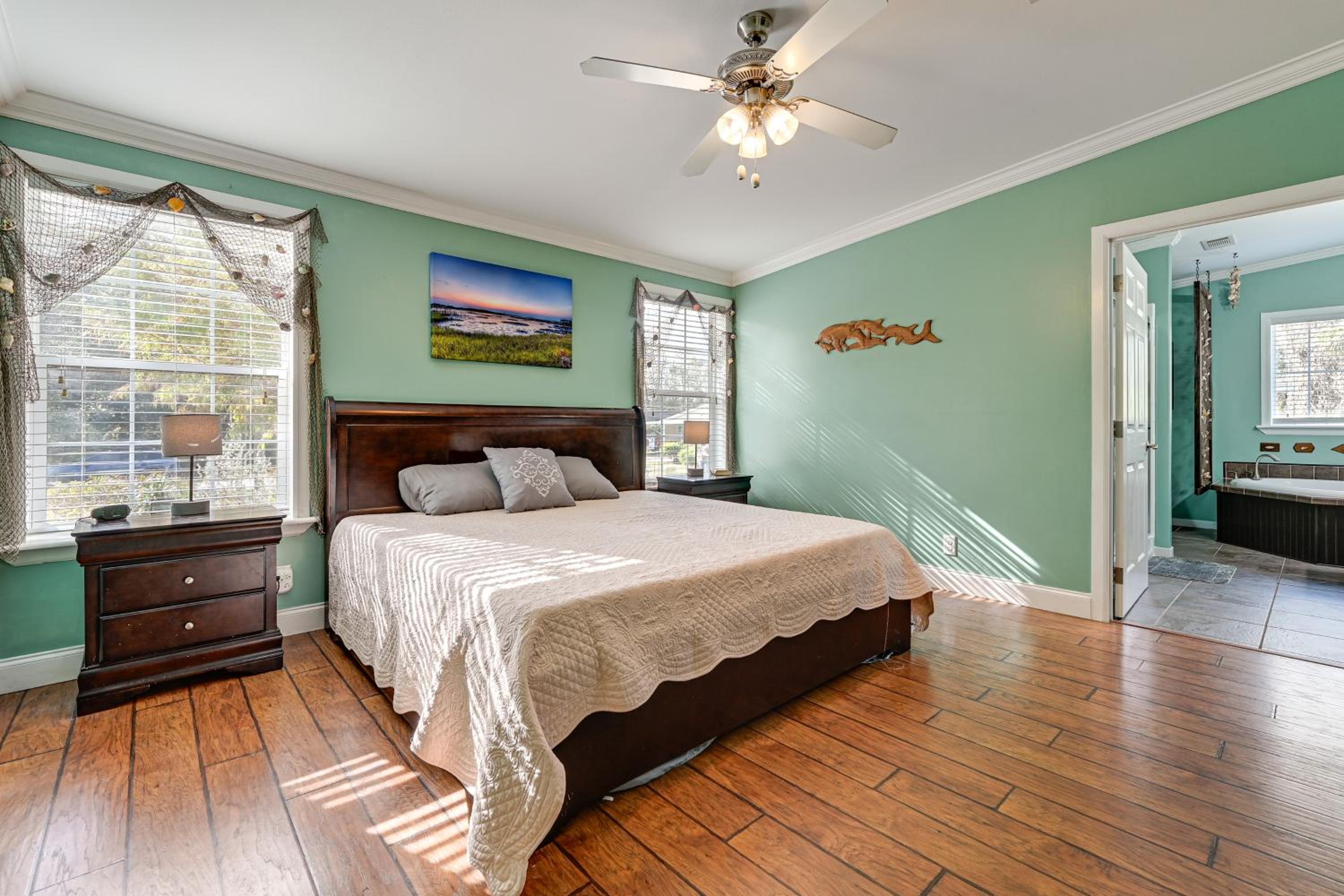 Weeki Wachee Family Getaway Canal-Front Home