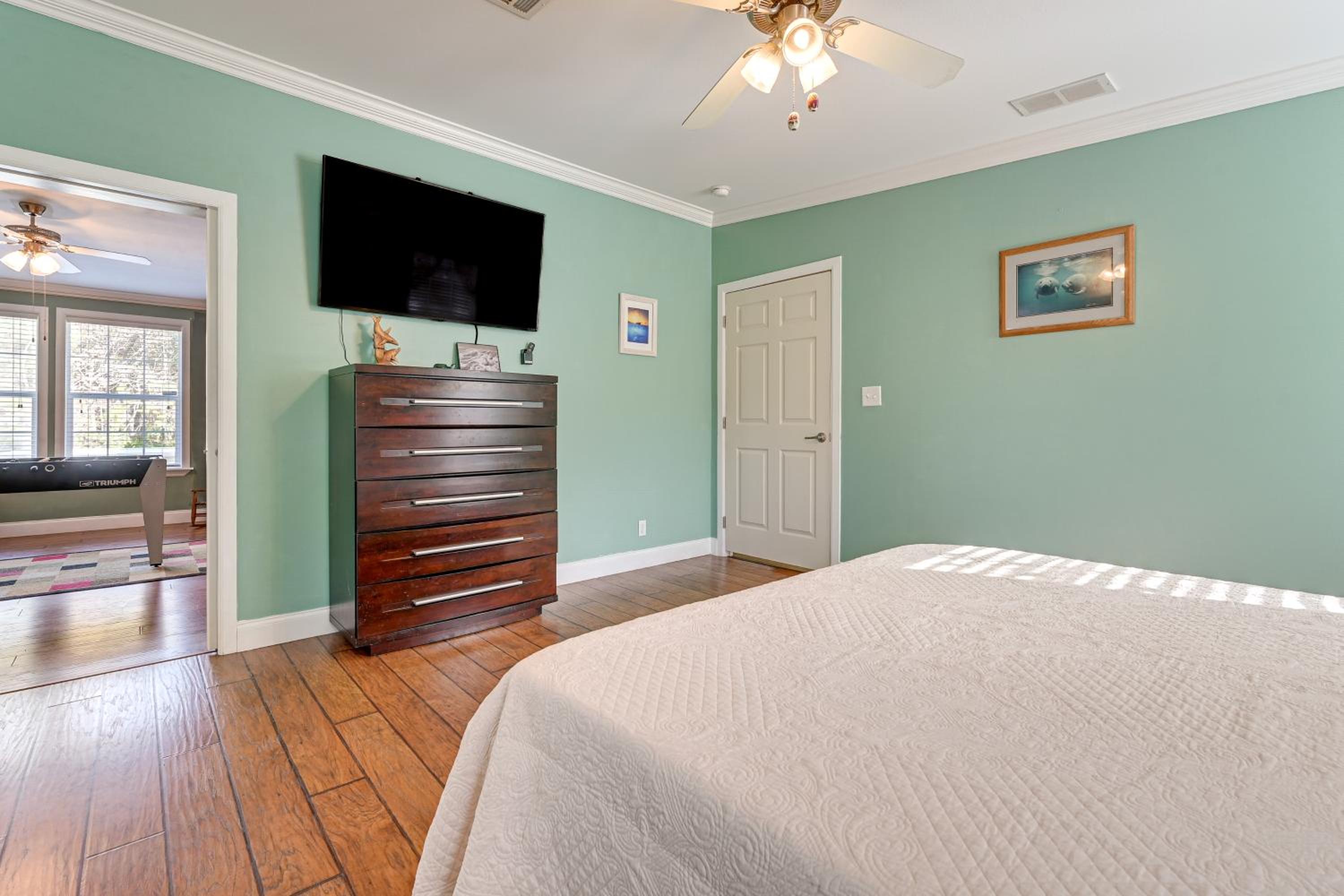 Weeki Wachee Family Getaway Canal-Front Home