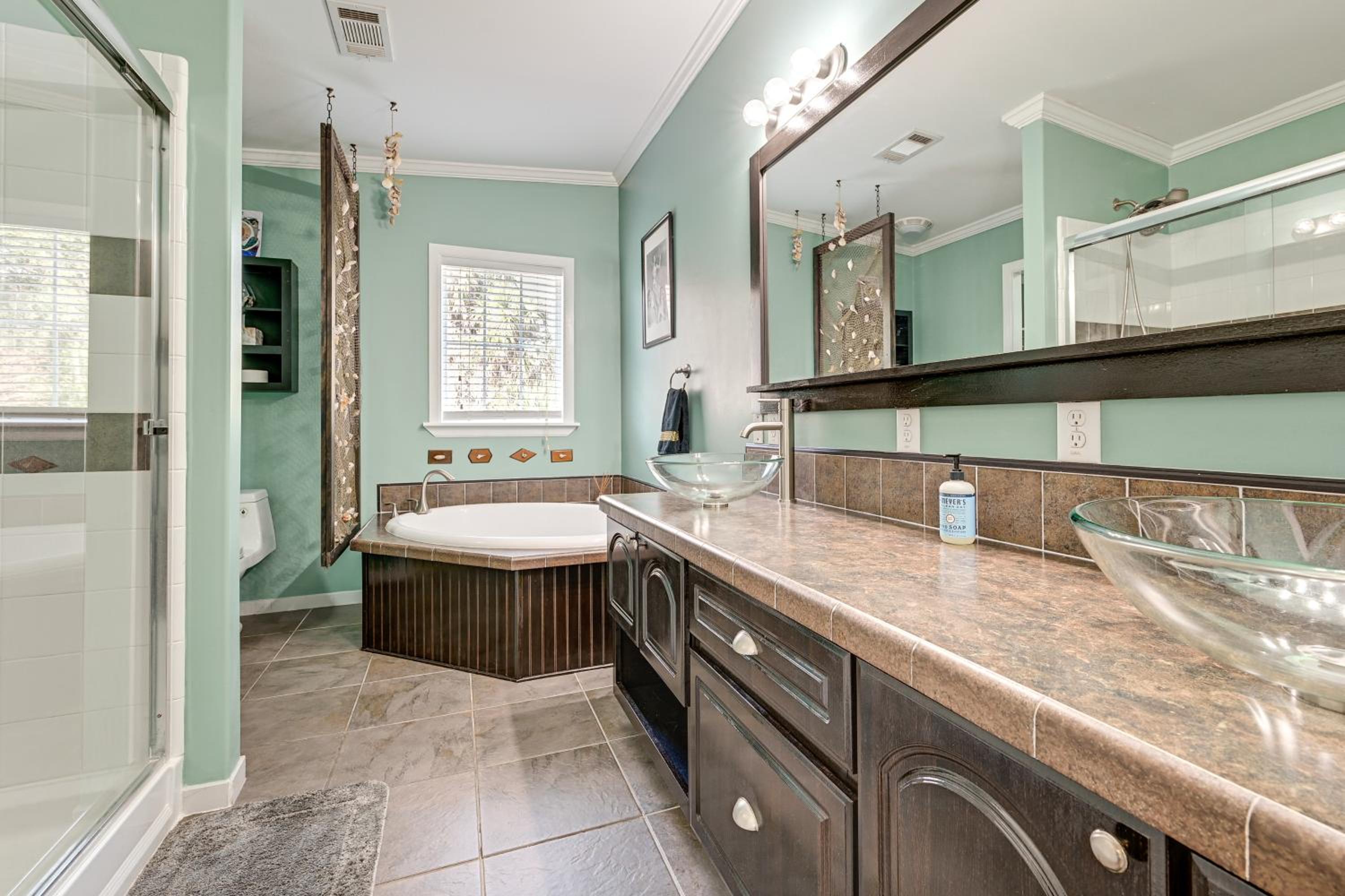 Weeki Wachee Family Getaway Canal-Front Home