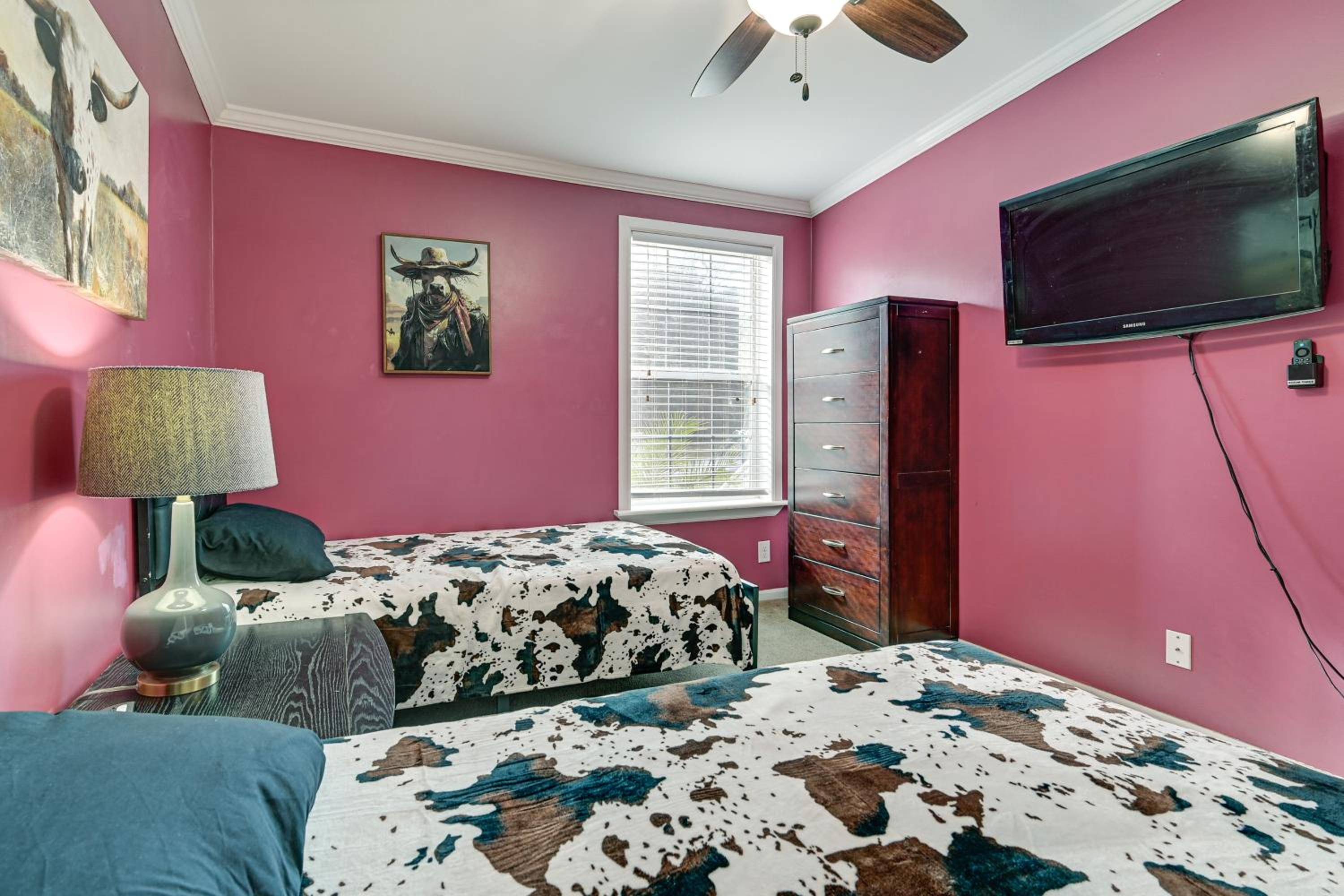 Weeki Wachee Family Getaway Canal-Front Home
