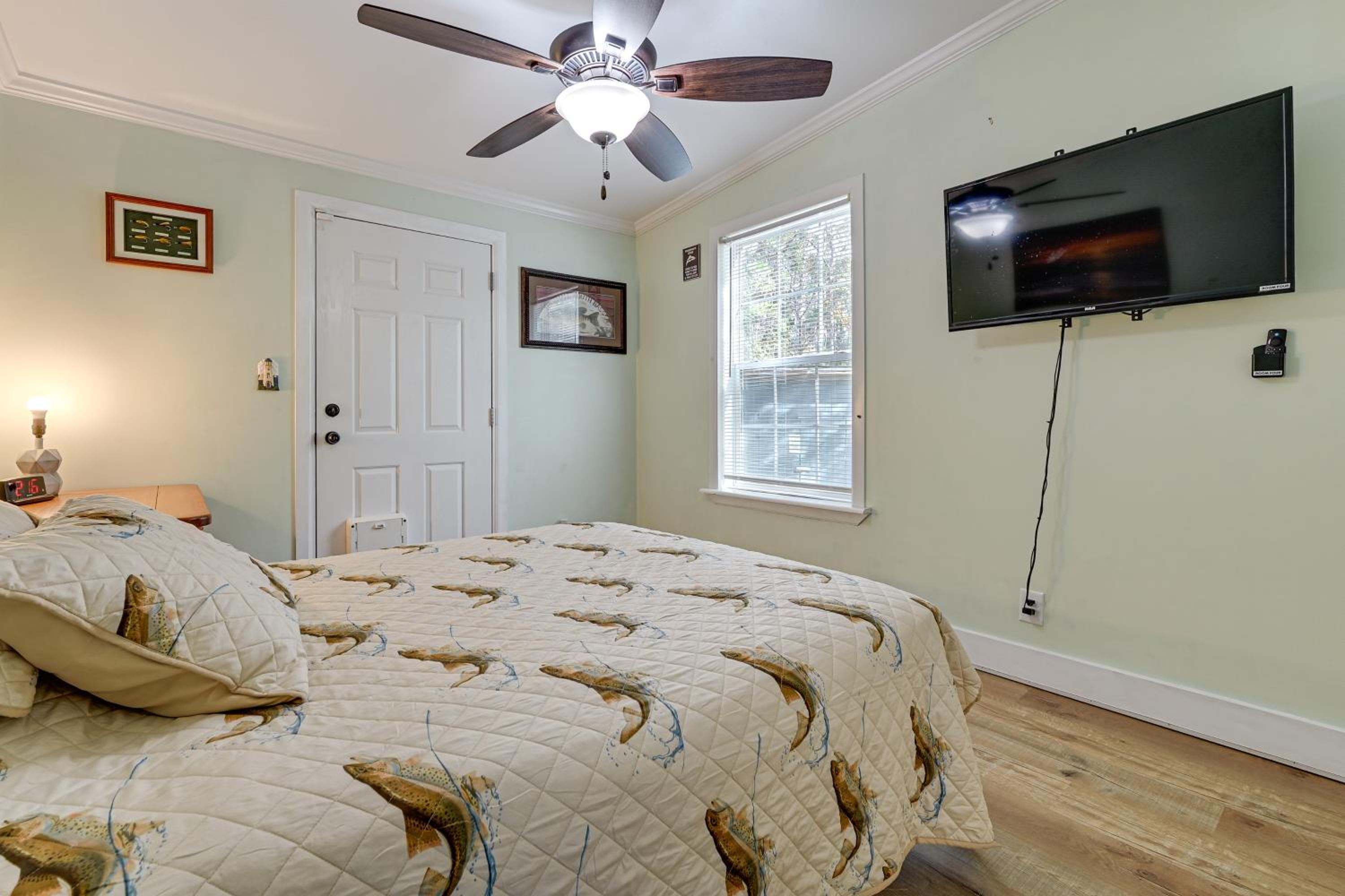 Weeki Wachee Family Getaway Canal-Front Home