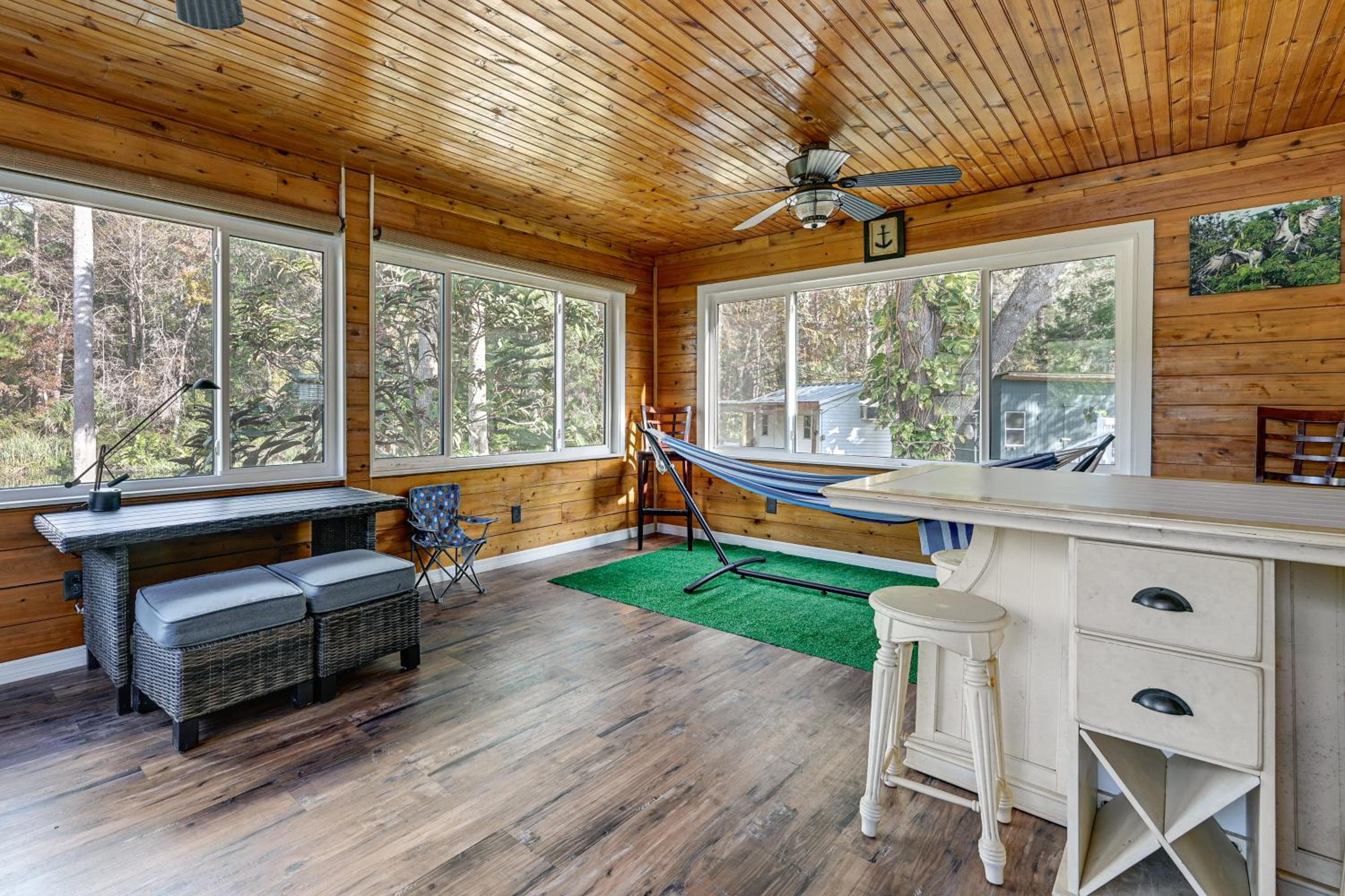 Weeki Wachee Family Getaway Canal-Front Home
