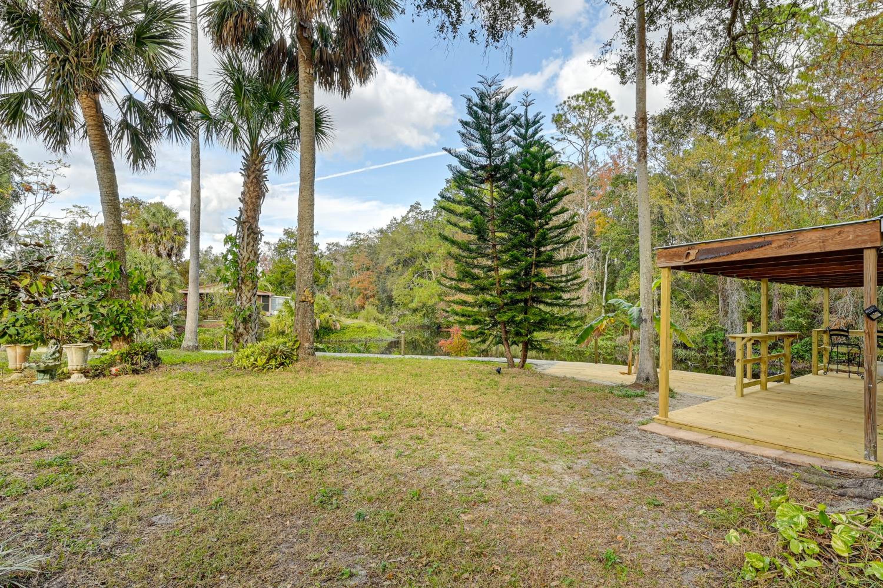 Weeki Wachee Family Getaway Canal-Front Home