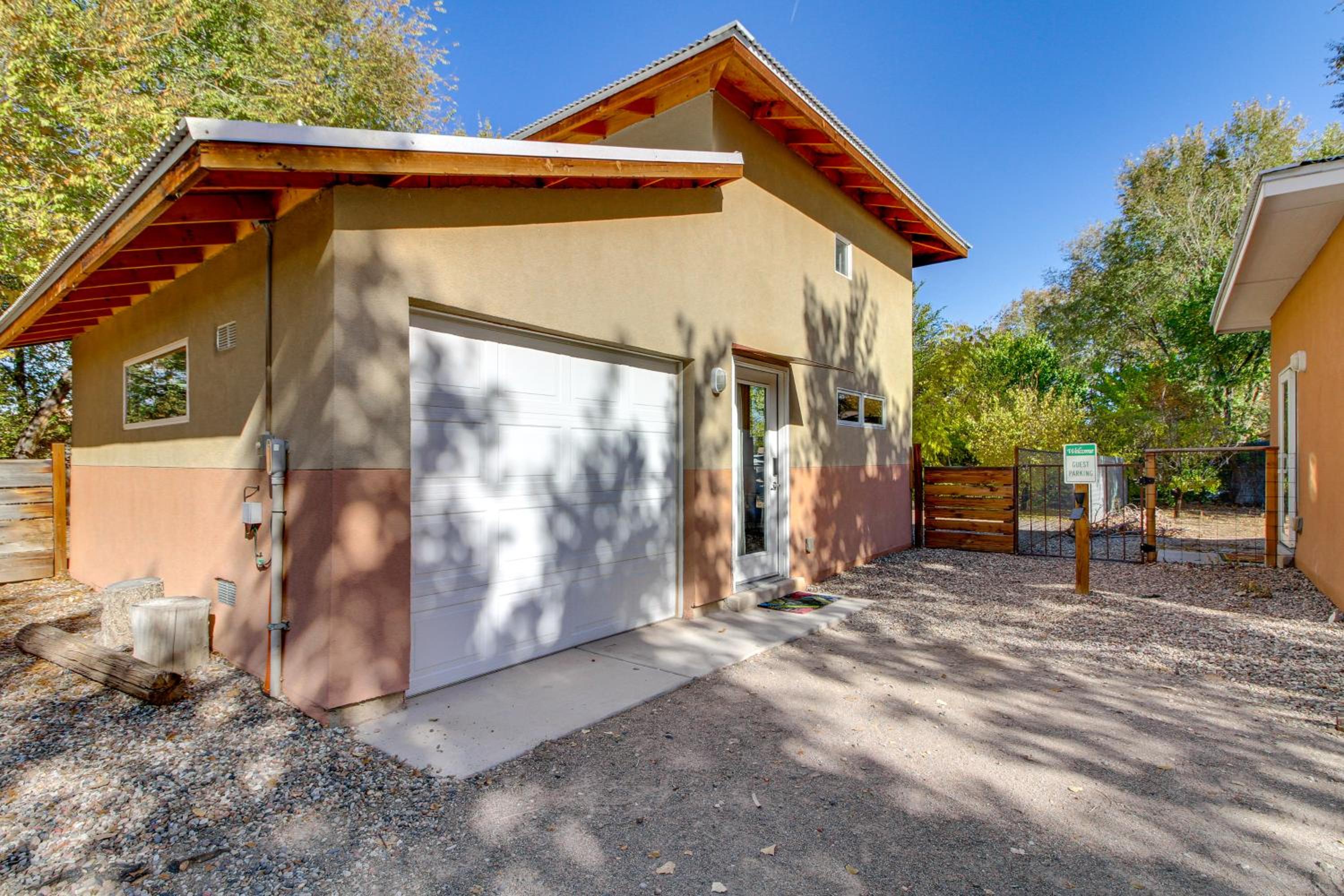 Stylish Home 2 Mi to Old Town Albuquerque!