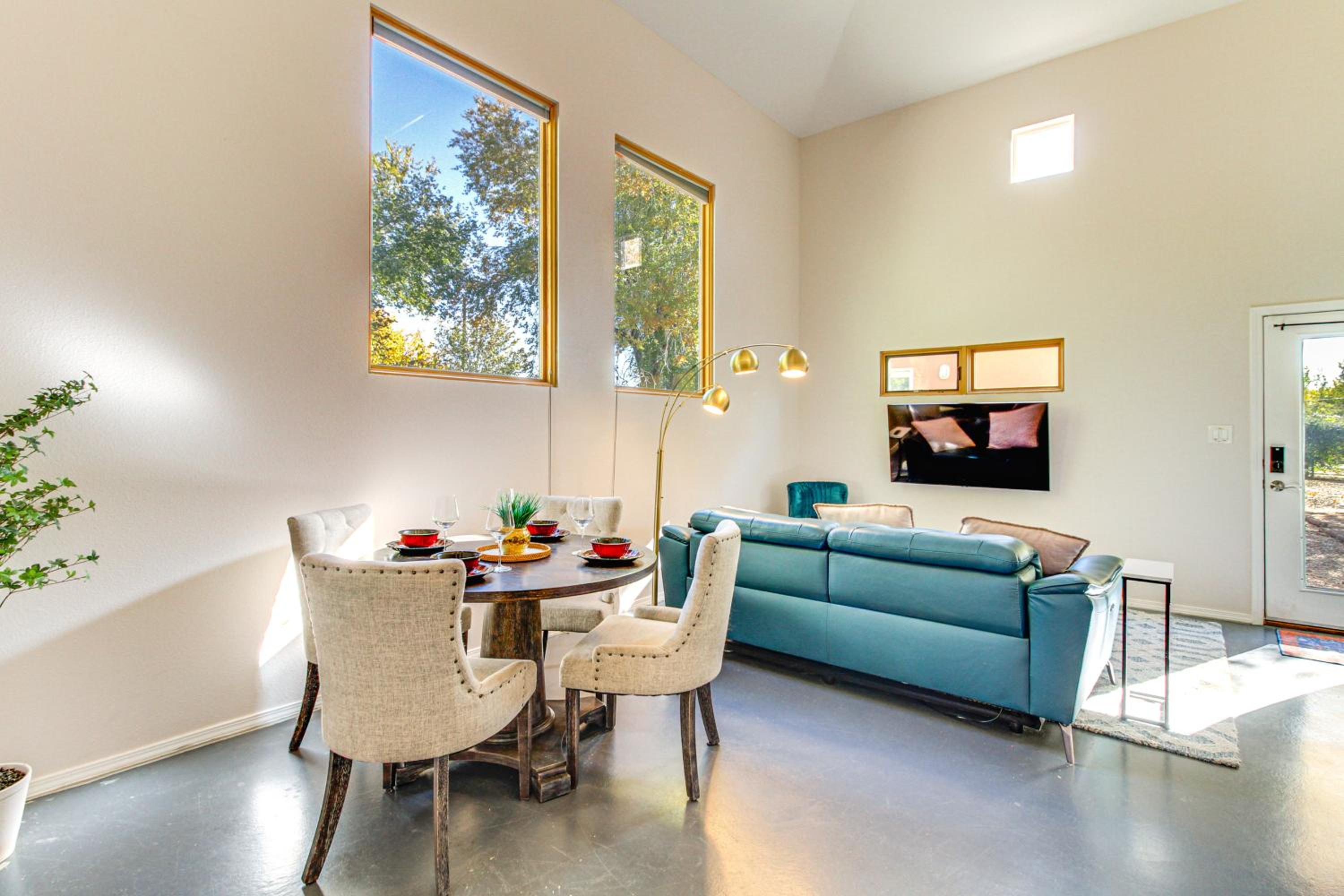 Stylish Home 2 Mi to Old Town Albuquerque!