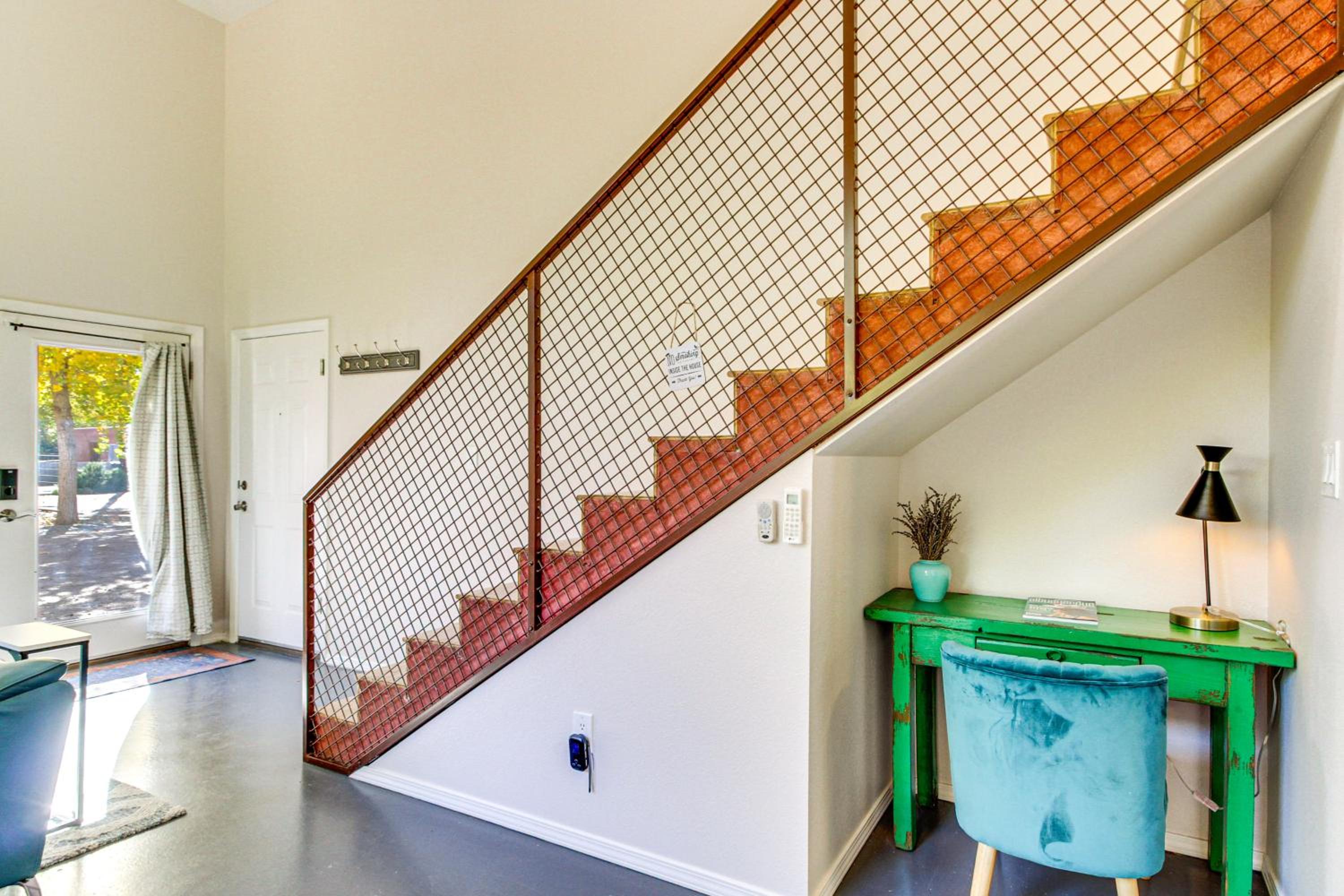 Stylish Home 2 Mi to Old Town Albuquerque!