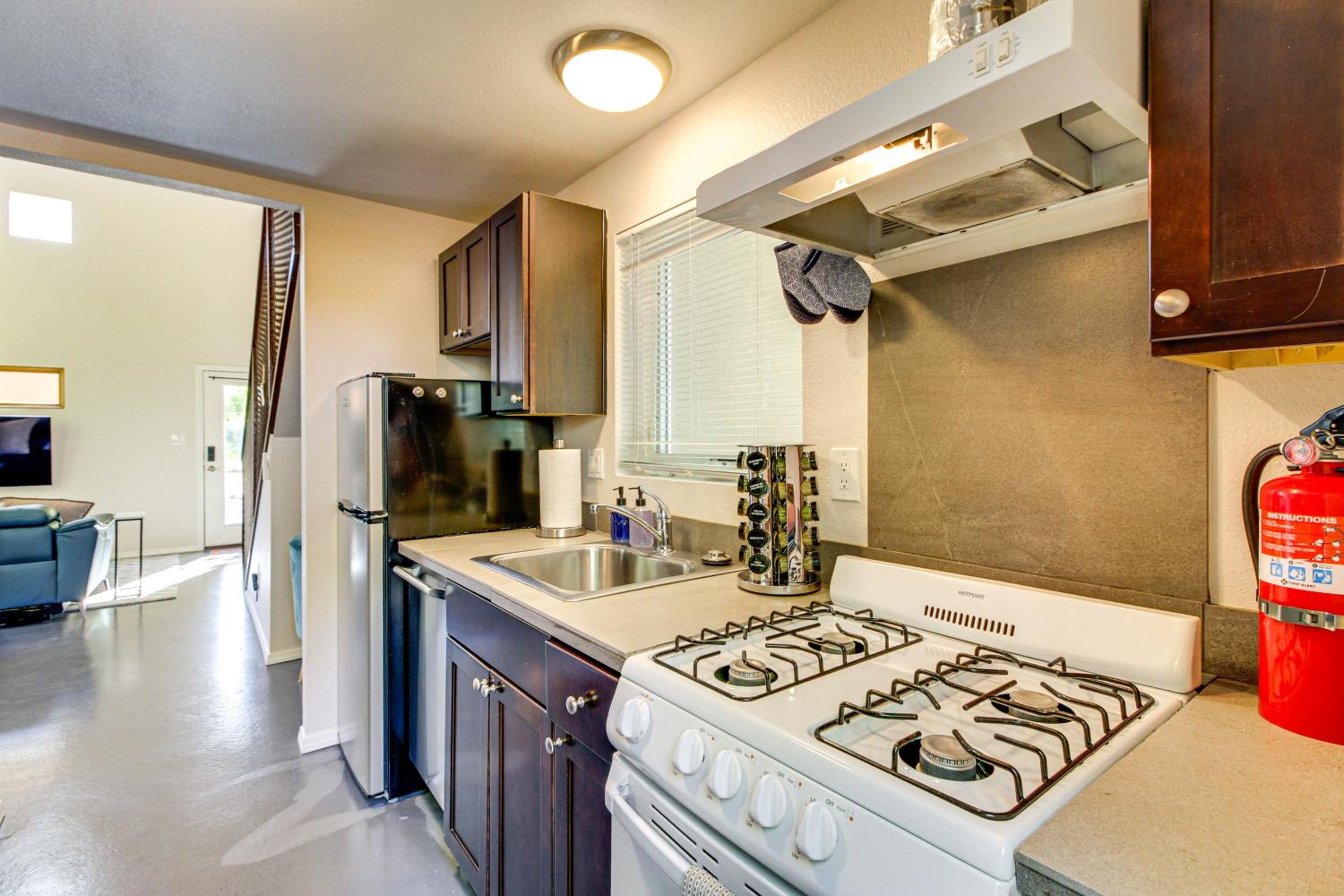 Stylish Home 2 Mi to Old Town Albuquerque!
