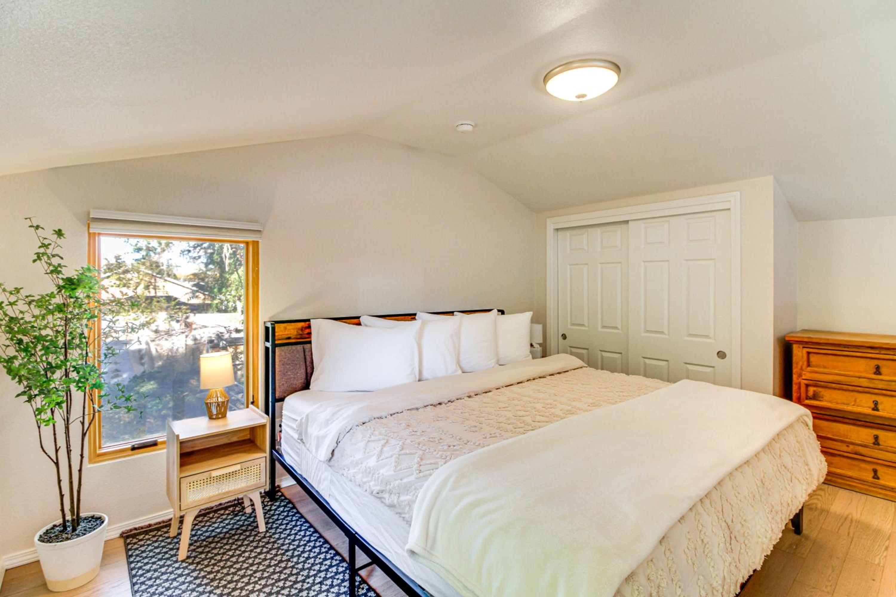 Stylish Home 2 Mi to Old Town Albuquerque!