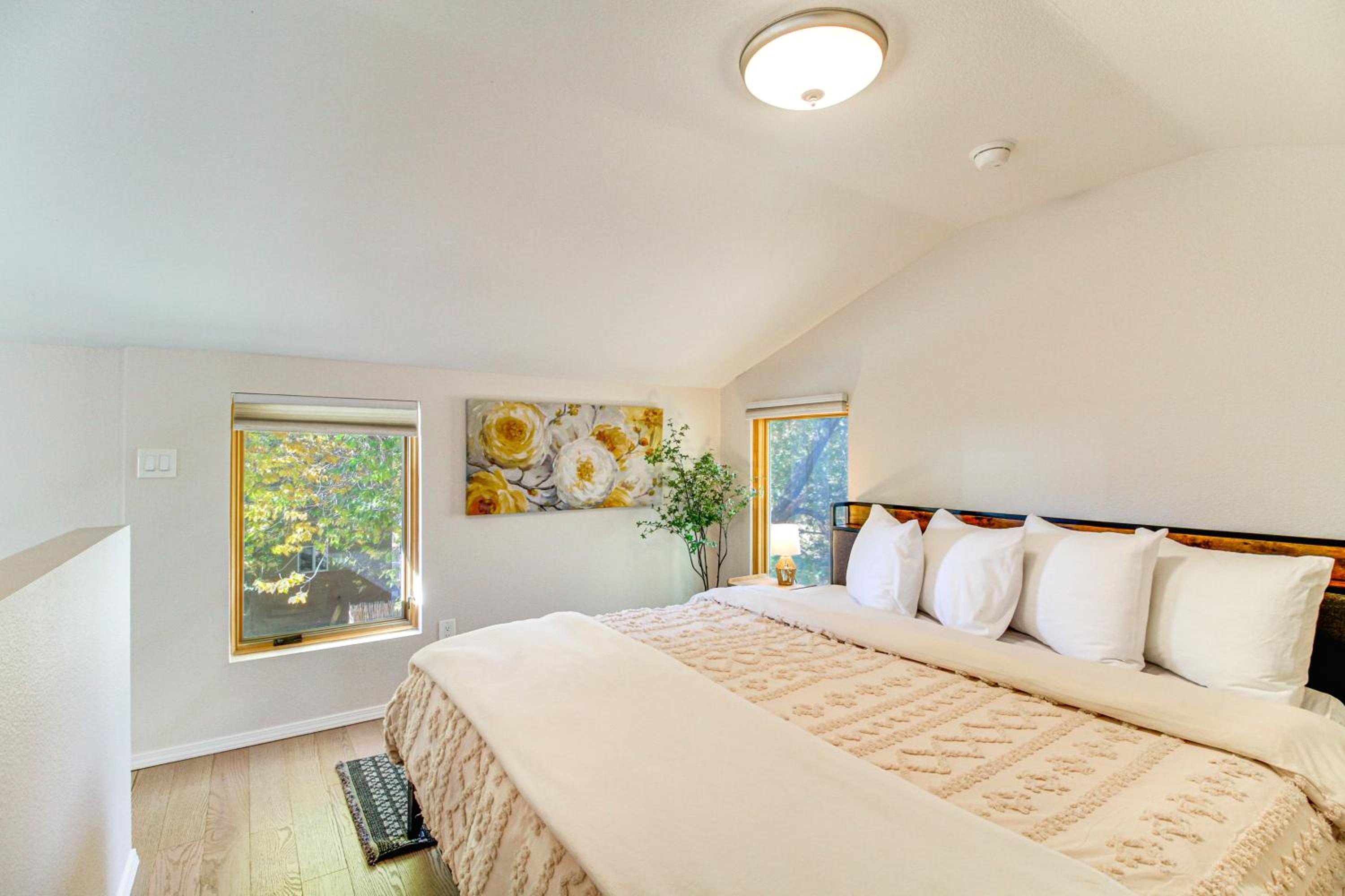 Stylish Home 2 Mi to Old Town Albuquerque!
