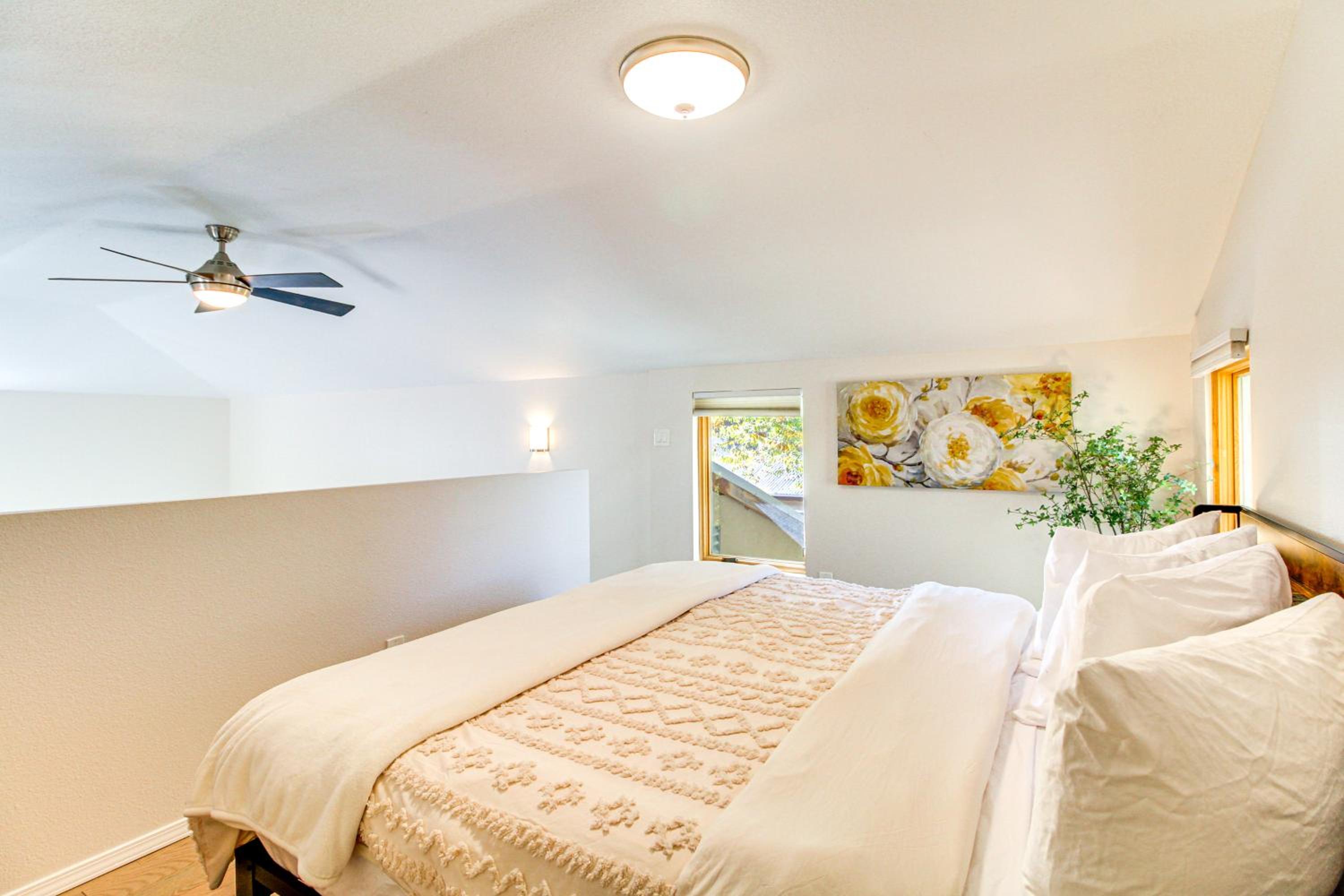 Stylish Home 2 Mi to Old Town Albuquerque!