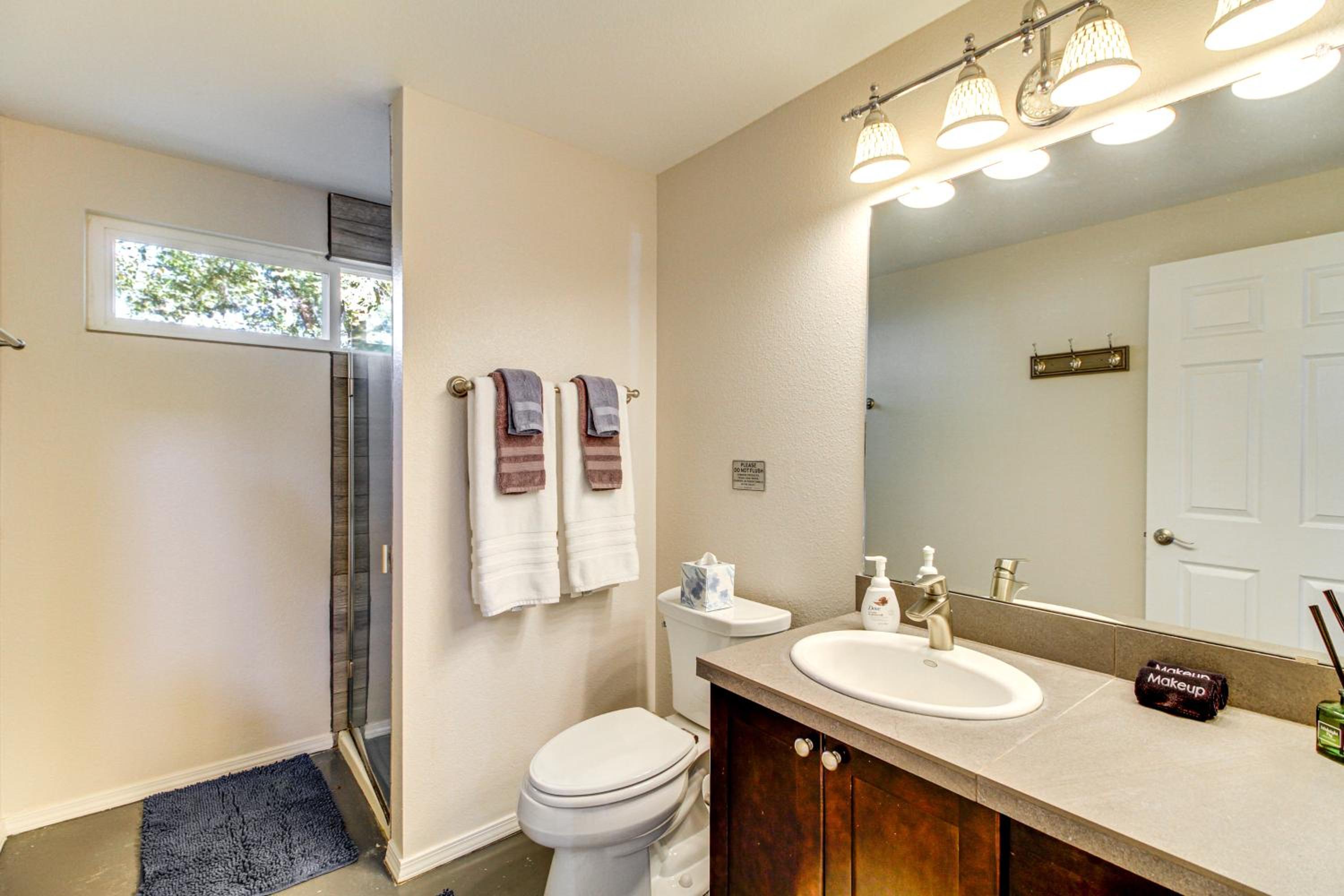 Stylish Home 2 Mi to Old Town Albuquerque!