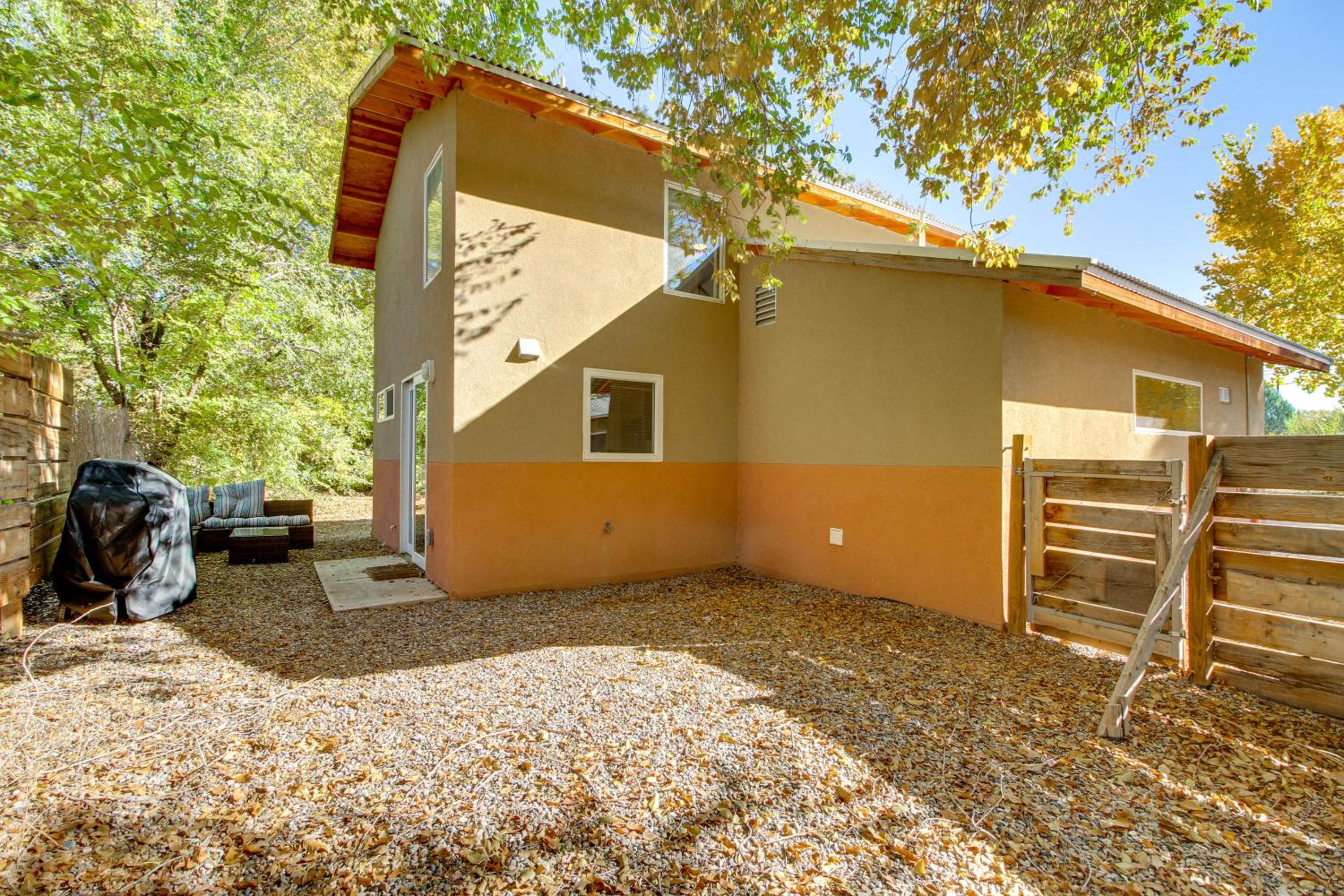 Stylish Home 2 Mi to Old Town Albuquerque!